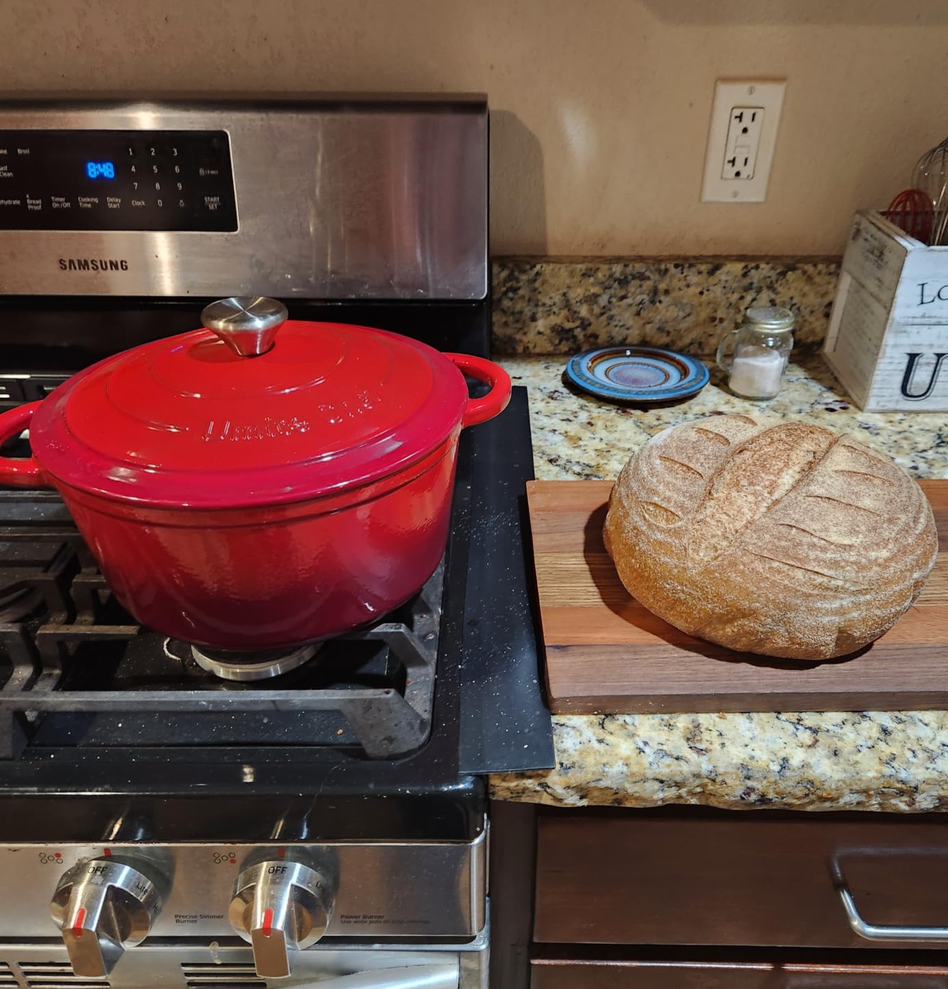 Umite Chef 5QT Enameled Cast Iron Dutch Oven Pot with Lid, Heavy-Duty, Cookware for Bread Baking, Braising, Stews, Roasting, Wedding Registry Ideas & Gifts(Green) customer photo 1