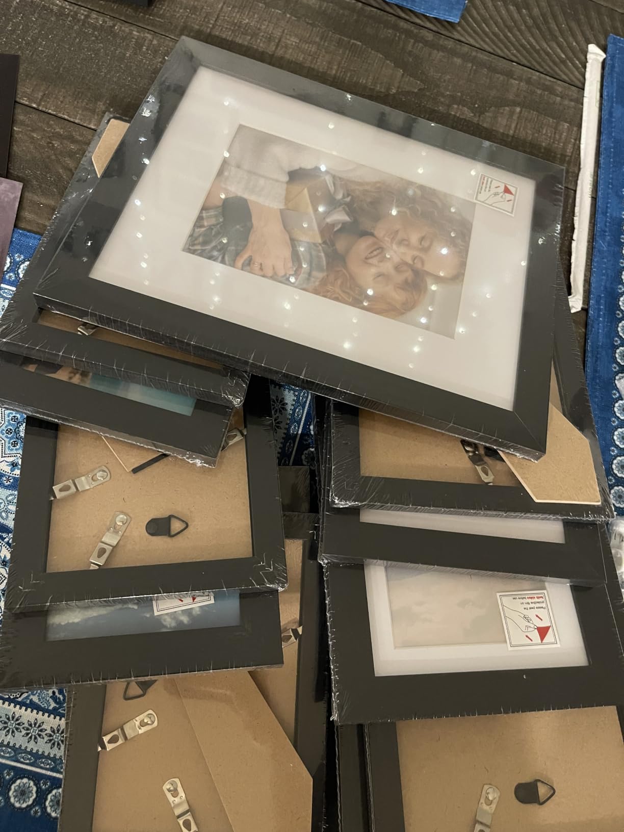 Vittanly 15 Pack Picture Frames Collage Wall Decor for Mounting or Tabletop Display, Gallery Frame Set for Family, Multi Sizes Including 3pcs 8x10, 6pcs 5x7, 6pcs 4x6, Black customer photo 1