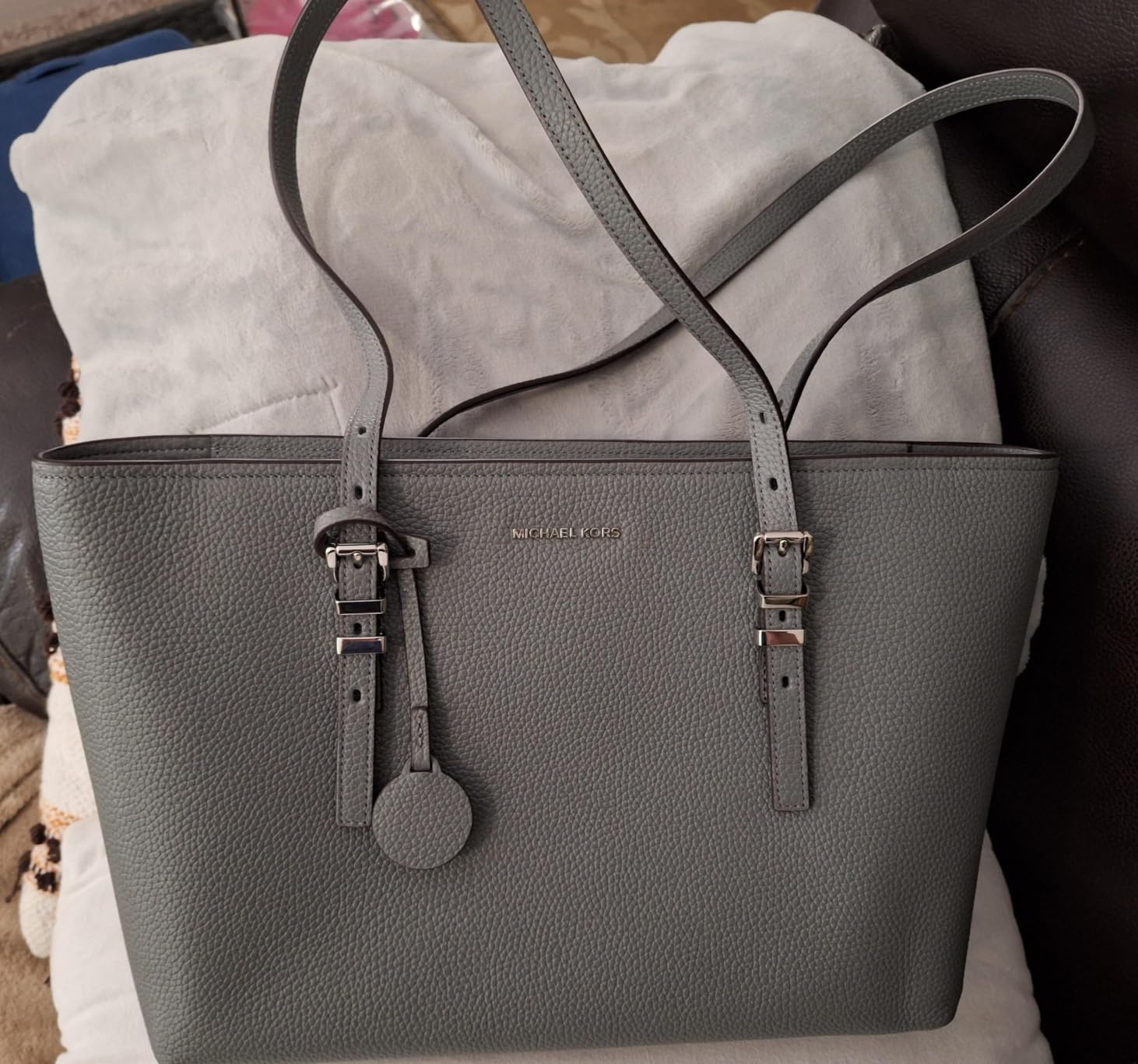 Coach Women's Quinn Medium Top-Zip Tote customer photo 2