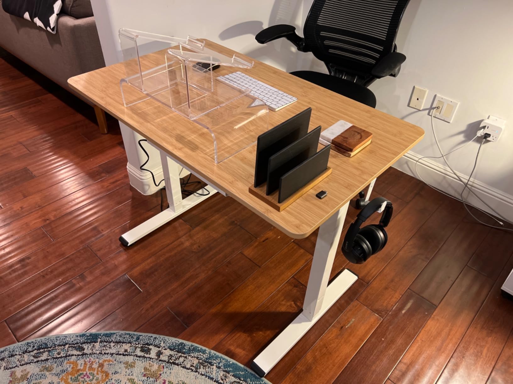 FLEXISPOT 79x32 inch Electric Standing Desk, Black | Dual Motor, 198 LBS Capacity, Spacious Workspace, Multi-Monitor Setup, Home Office & Creative Studio customer photo 1
