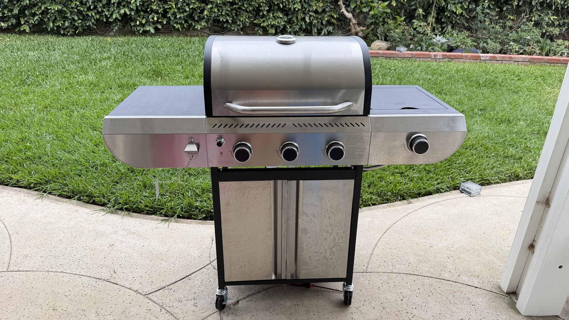 Electactic 4-Burner Gas Grill with Side Burner, Stainless Steel Propane Grill with Porcelain-Enameled Grills, Built-In Thermometer, 42000BTU BBQ Grill for Outdoor Cooking and Patio Barbecues customer photo 1
