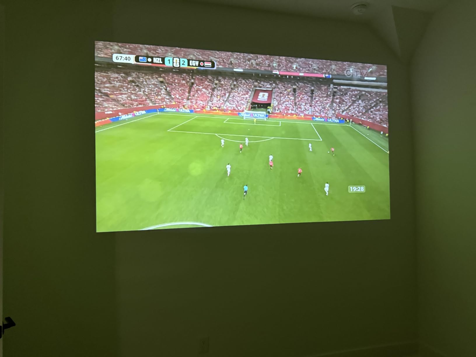 XuanPad Smart Mini Projector with WiFi and Bluetooth, 4K Support Movie Projector, Portable Native 1080P Outdoor Projector with 360° Stand, Auto Focus customer photo 1