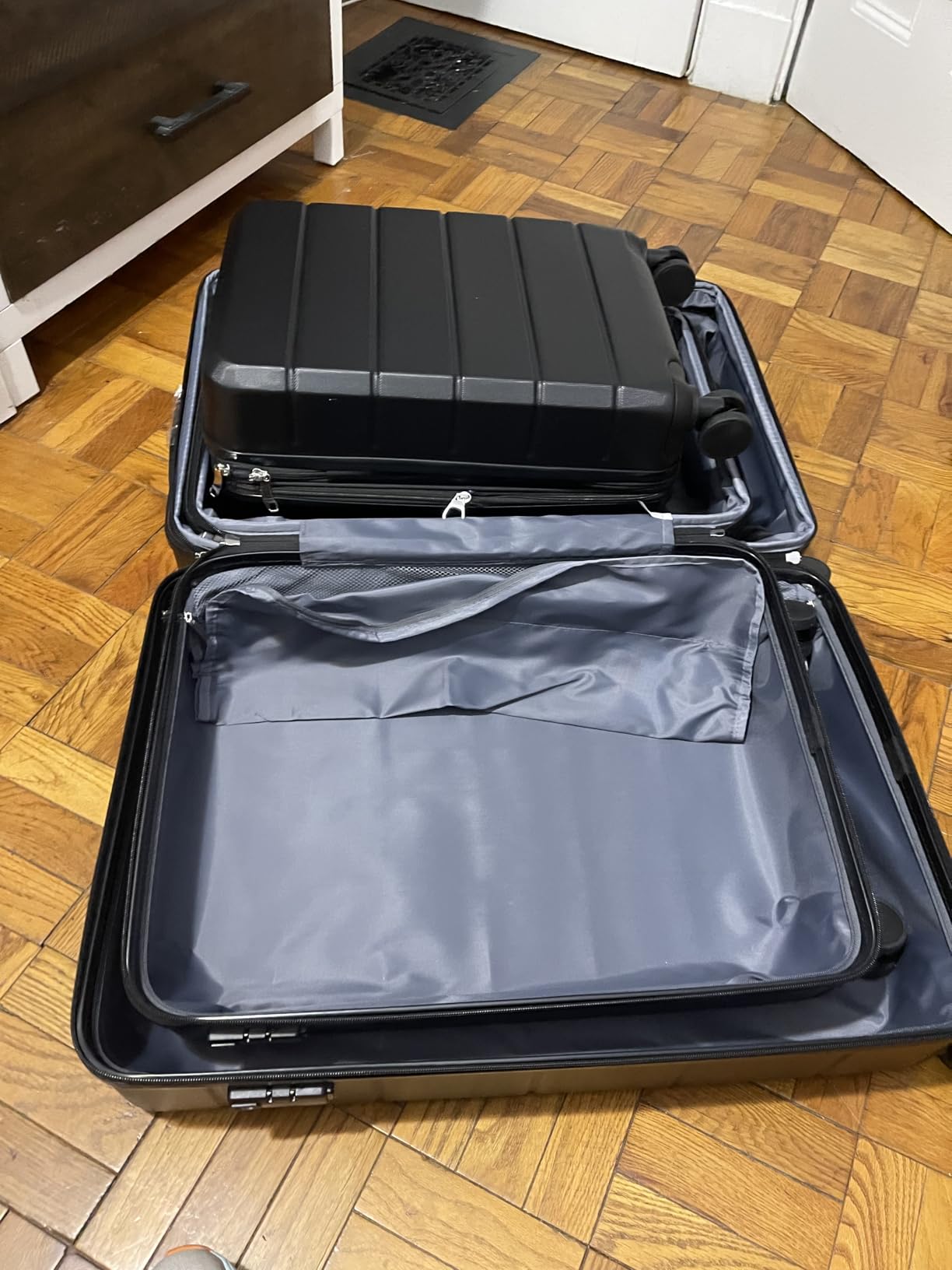 YOETEY Luggage Sets 3 Piece, Expandable Hardshell Suitcase with TSA Lock & Silent Spinner Wheels, Lightweight Hardside Travel Suitcase Set for International Trips (20/24/28 in, Black) customer photo 2