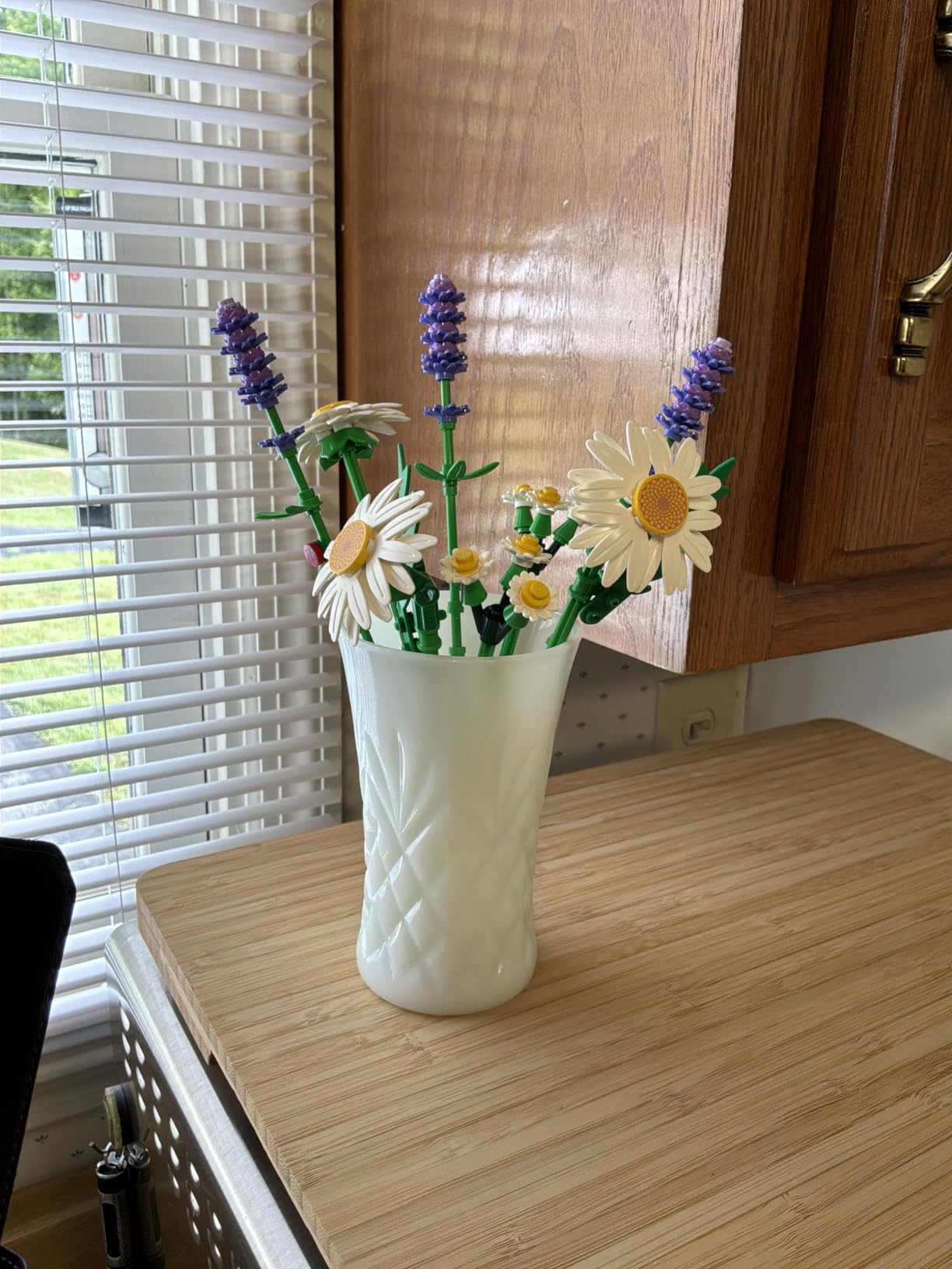 LEGO Botanicals Daisies Building Toy - Artificial Flowers Crafting Kit for Girls & Boys, Ages 9+ - Kids Room Decor for Book Shelf or Desk - Gift Idea for Birthdays - 11508 customer photo 1