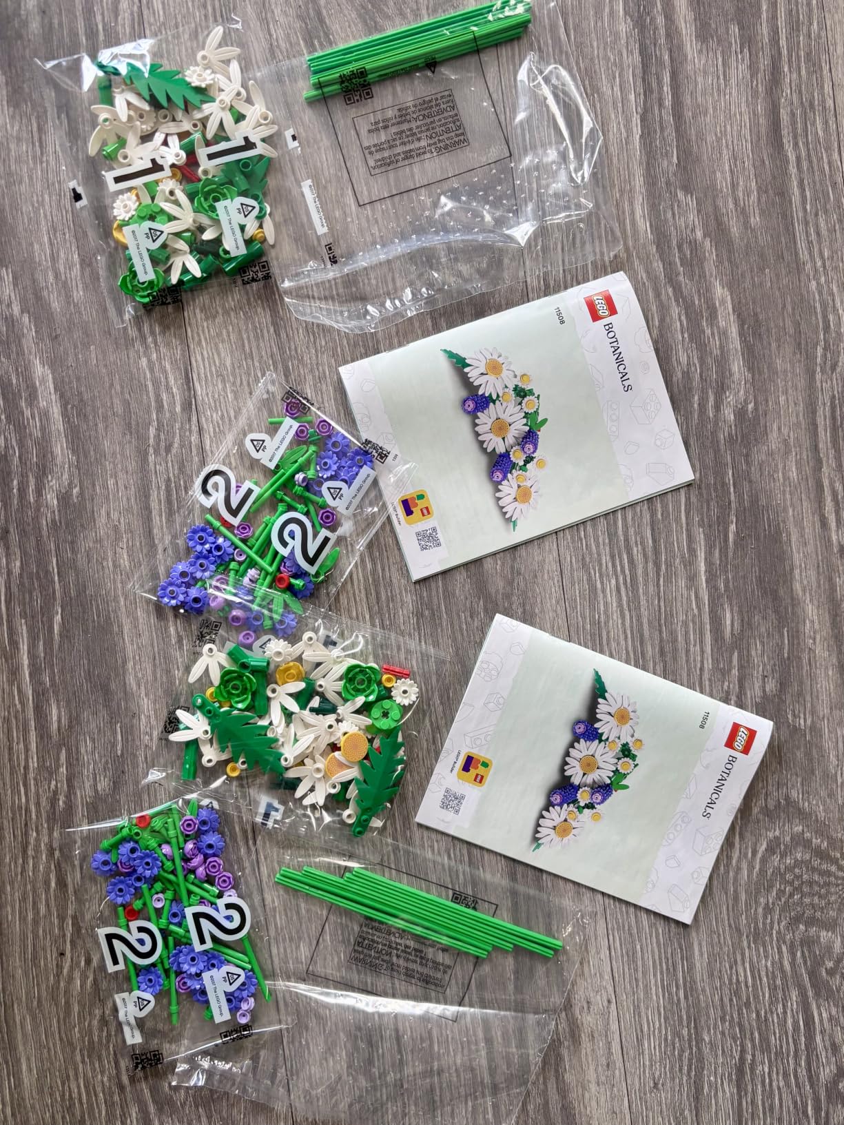 LEGO Botanicals Daisies Building Toy - Artificial Flowers Crafting Kit for Girls & Boys, Ages 9+ - Kids Room Decor for Book Shelf or Desk - Gift Idea for Birthdays - 11508 customer photo 2