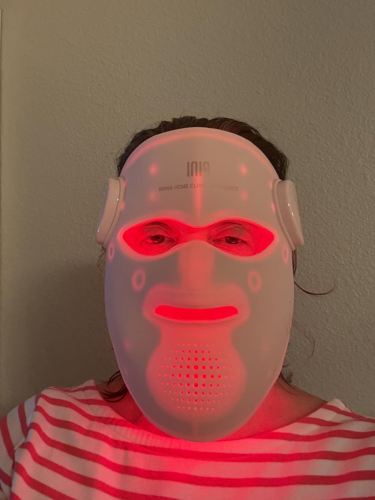 INIA GLOW 4D Wireless Red Light Therapy Mask for Face, Dual NIR, 320 LEDs | 4D Contour-Fit, Under-Eye Cooling, 4 Modes, Cordless & Rechargeable customer photo 2