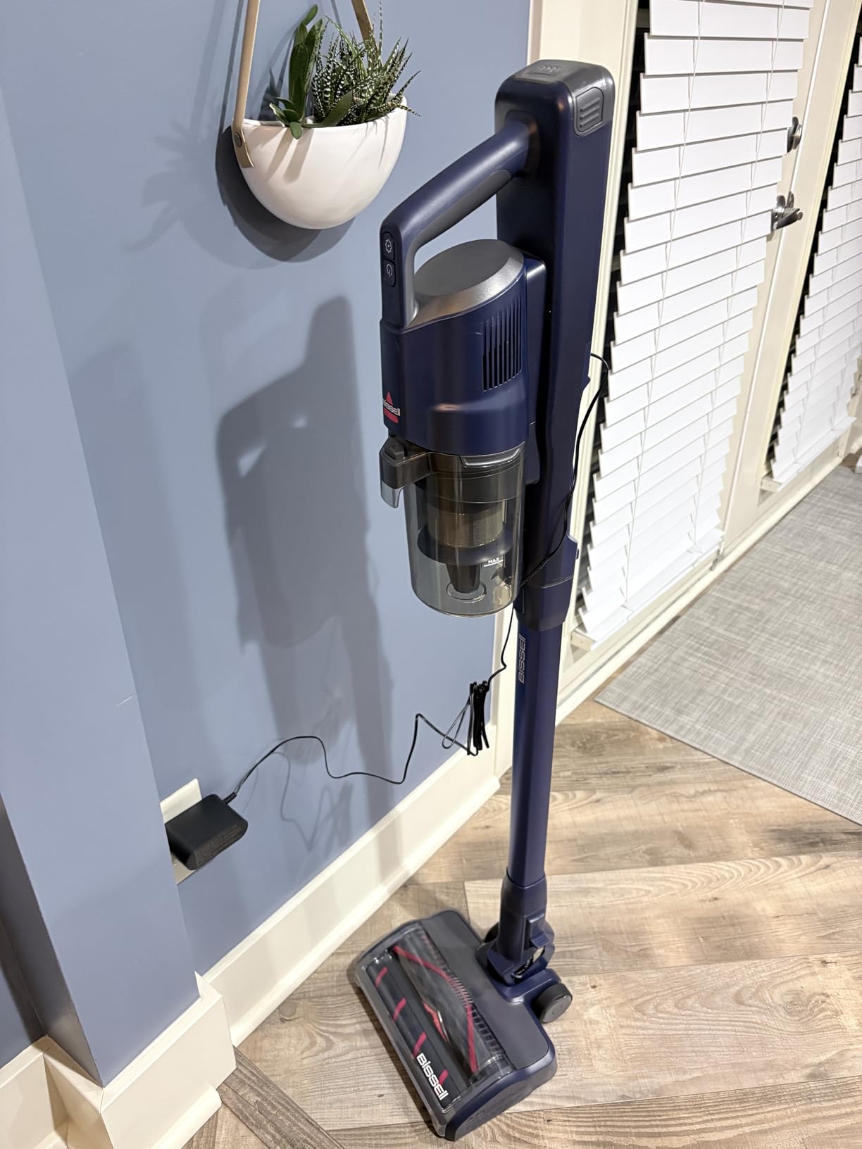 Bissell PowerClean DualBrush 280W Self-Standing Vacuum, DualBrush & AutoAdapt Tech, Self-Cleaning Brush Roll, Strong Suction, Removeable Battery, Upholstery Tool & Bright Headlights, 4196K customer photo 2