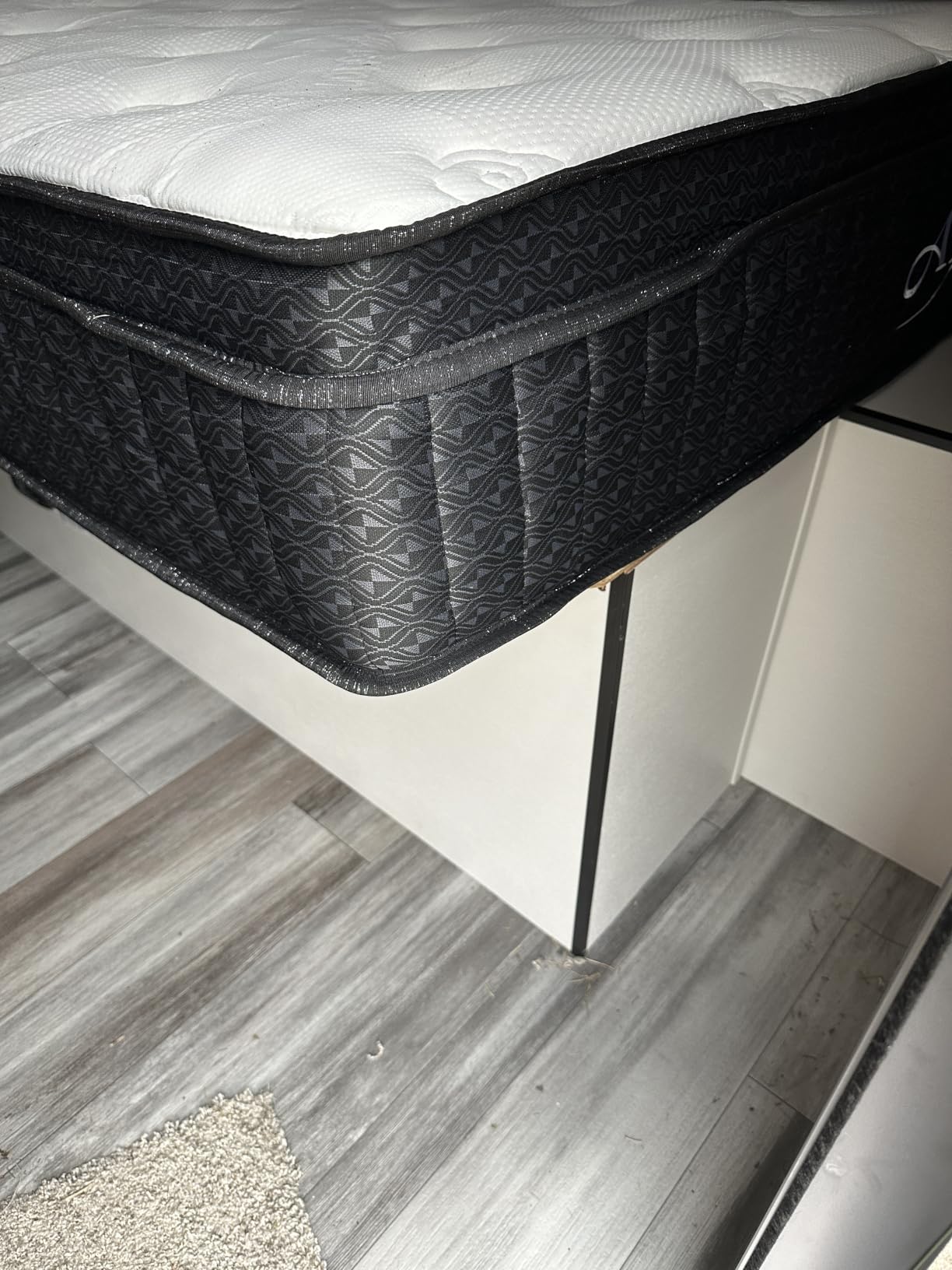 Ailis Queen Mattress, 12 Inch Queen Hybrid Mattress in a Box, Medium Firm with Upgraded Pocket Springs for Superior Motion Isolation, Strong Edge Support & Breathable Comfort customer photo 1