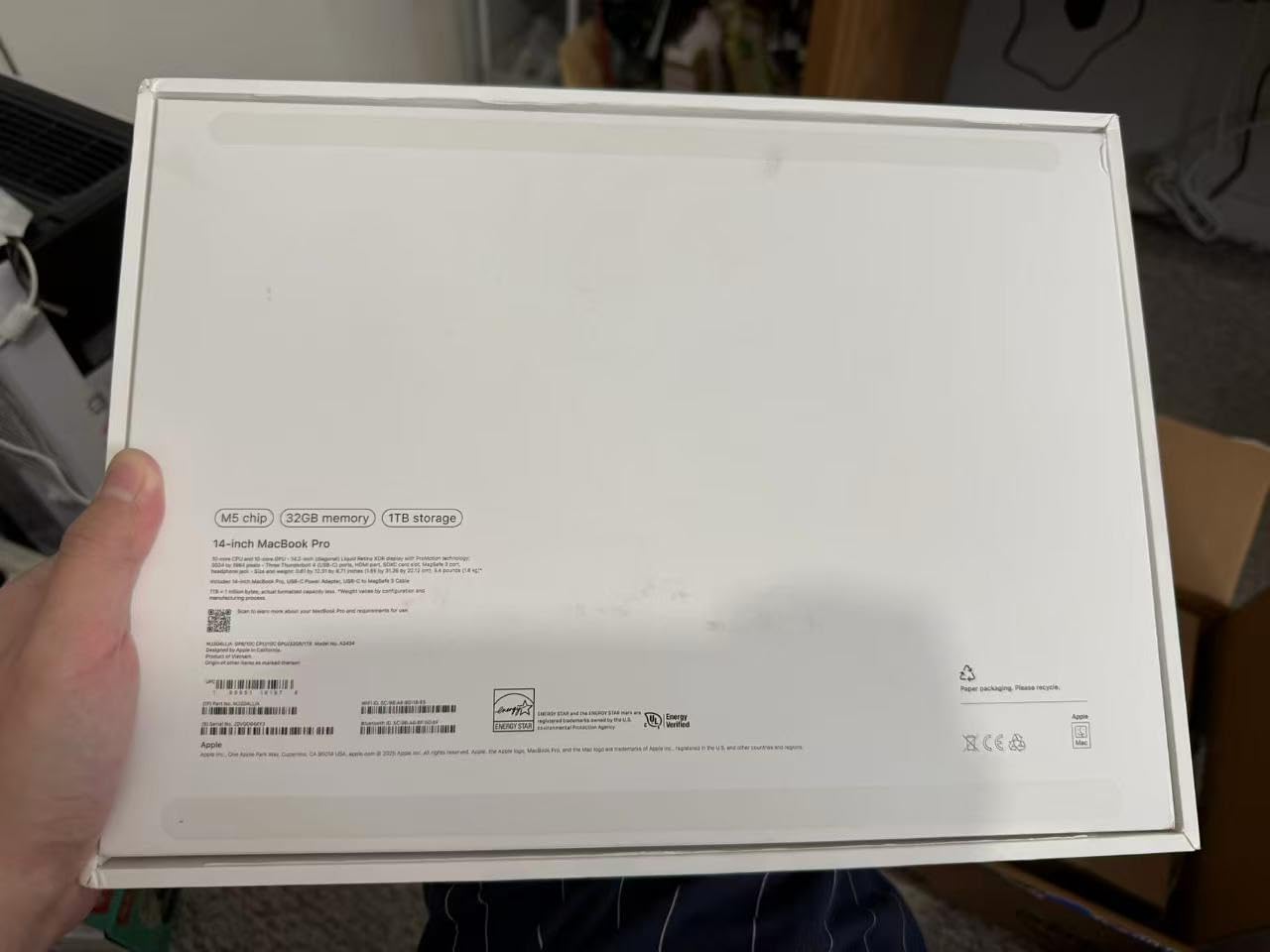 Apple 2026 MacBook Pro Laptop with Apple M5 chip with 10-core CPU and 10-core GPU: Built for AI, 14.2-inch Liquid Retina XDR Display, 32GB Unified Memory, 1TB SSD; Space Black customer photo 2