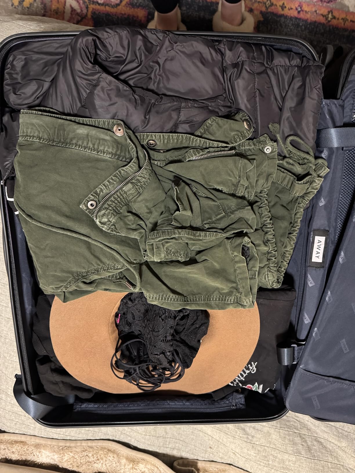 Amazon Exclusive Large Checked Luggage - 29-Inch Lightweight Hardside Suitcase with Four WhisperGlide 360° Spinner Wheels, Interior Compression System, TSA-Accepted Lock - Palm Green customer photo 2