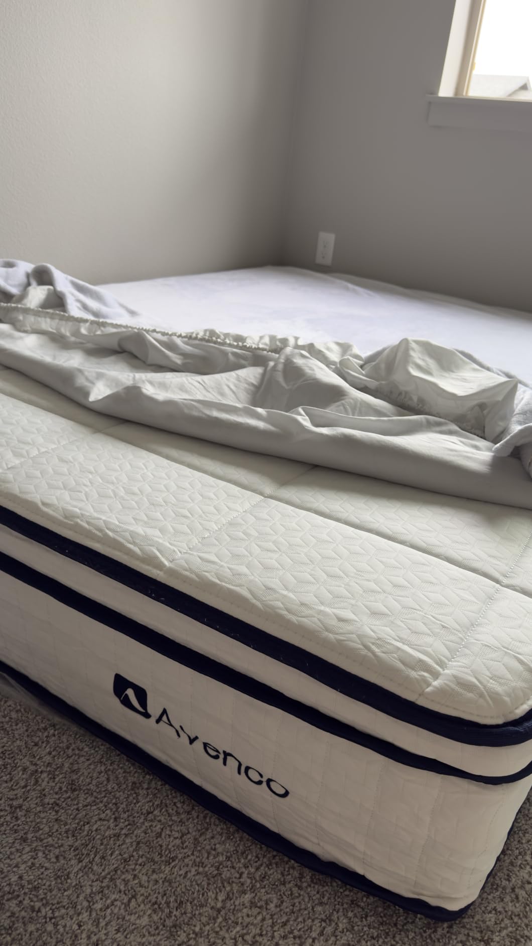 Avenco Queen Mattress 12 inch, Queen Hybrid Mattress with Individual Pocket Spring and Gel Memory Foam for Cool Night, Motion Isolation, Relieve Pressure, Balance Support, CertiPUR-US, Medium Firm customer photo 2