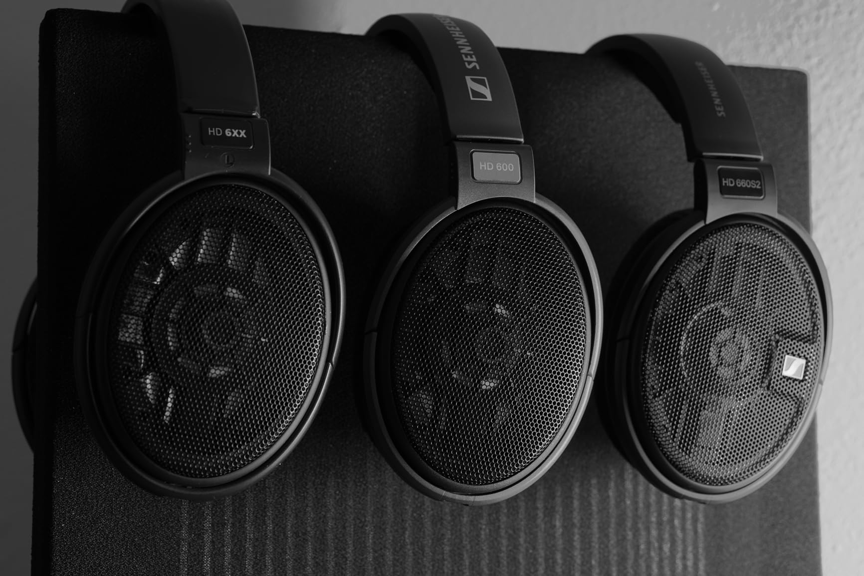 Sennheiser HD600 Headphones - Open-back design for studio monitoring, hi-fi listening and recording customer photo 1