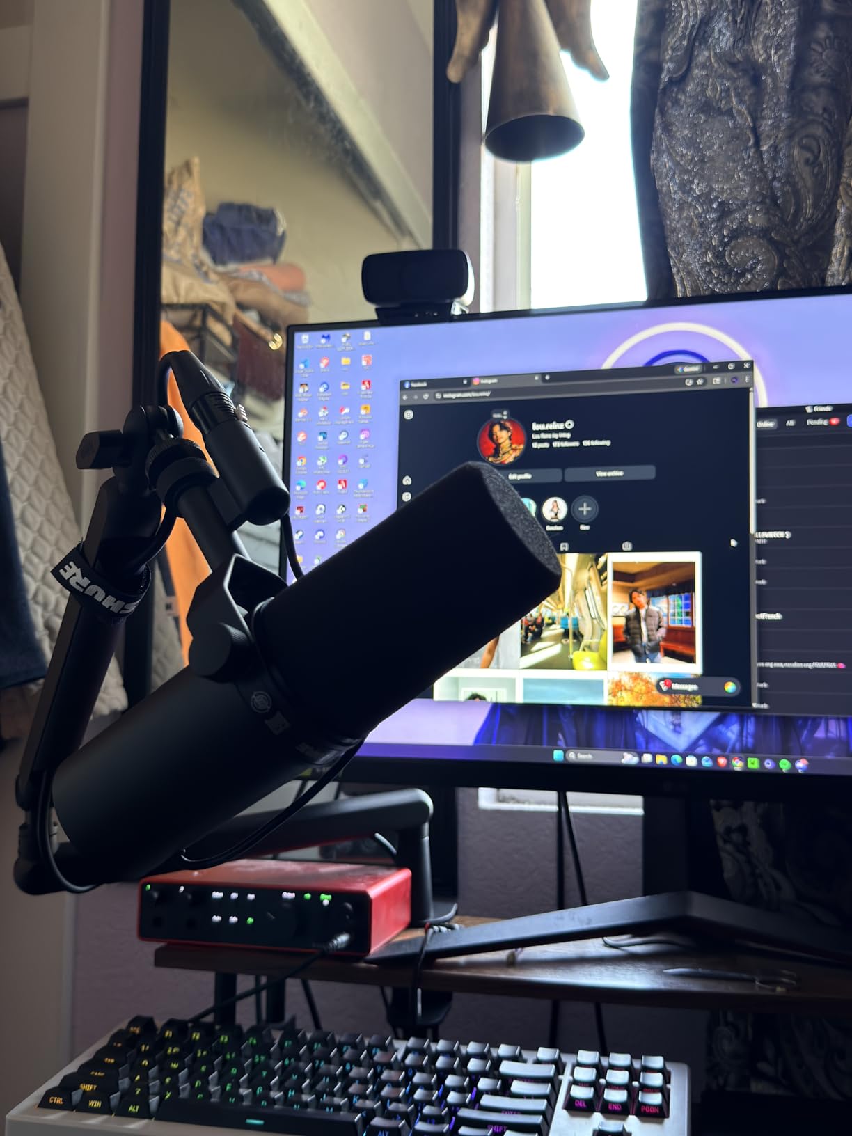 Shure SM7B Dynamic Vocal Microphone for Podcasting & Streaming | XLR studio dynamic mic for broadcast, podcast, recording, gaming and streaming; smooth warm vocals, rugged build customer photo 2