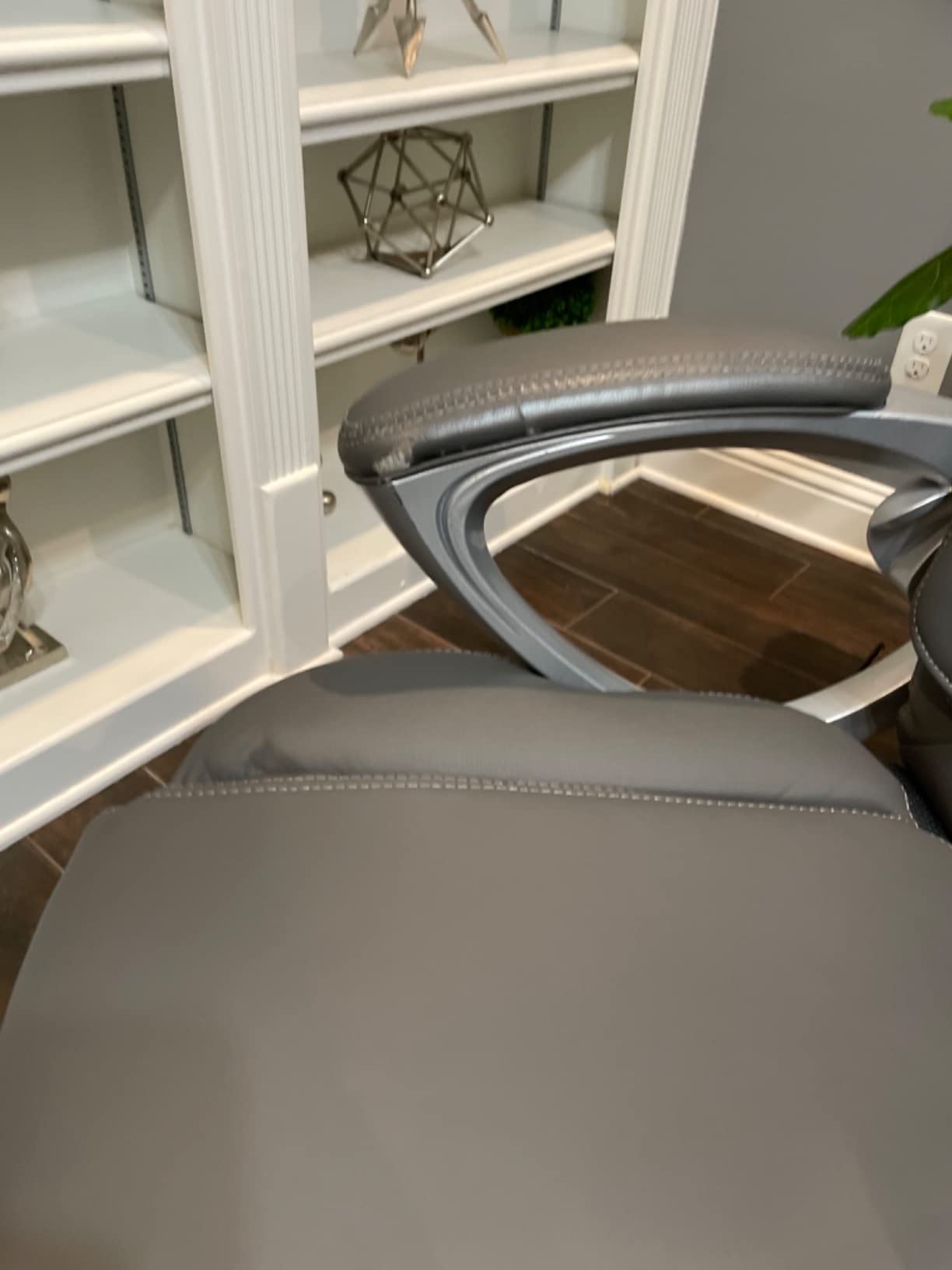 Serta Bryce Executive Office Chair - Ergonomic Computer Desk Chair with Patented AIR Lumbar Technology - Adjustable Height - Memory Foam Body Pillows - 360 Swivel Rolling Base - Bonded Leather - Gray customer photo 2