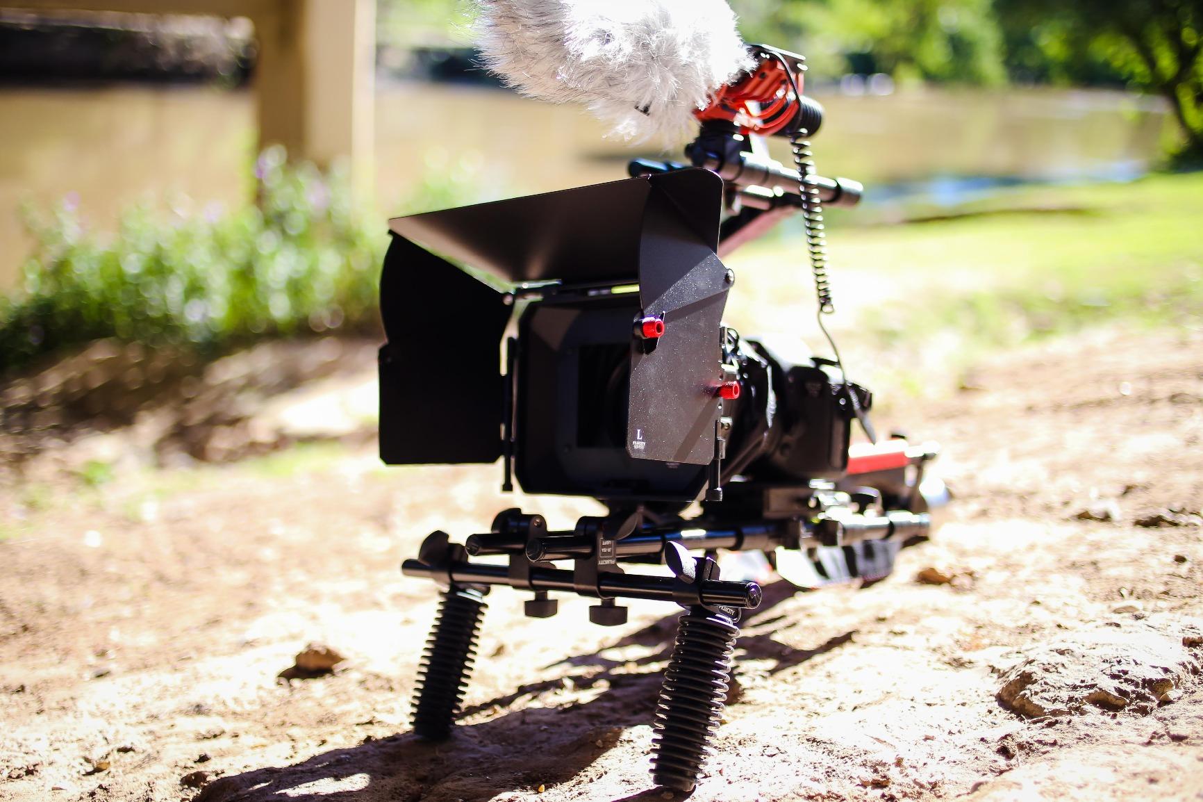 FC-02 Shoulder Rig Kit with Matte Box & Cage for DSLR Cameras | 9-6