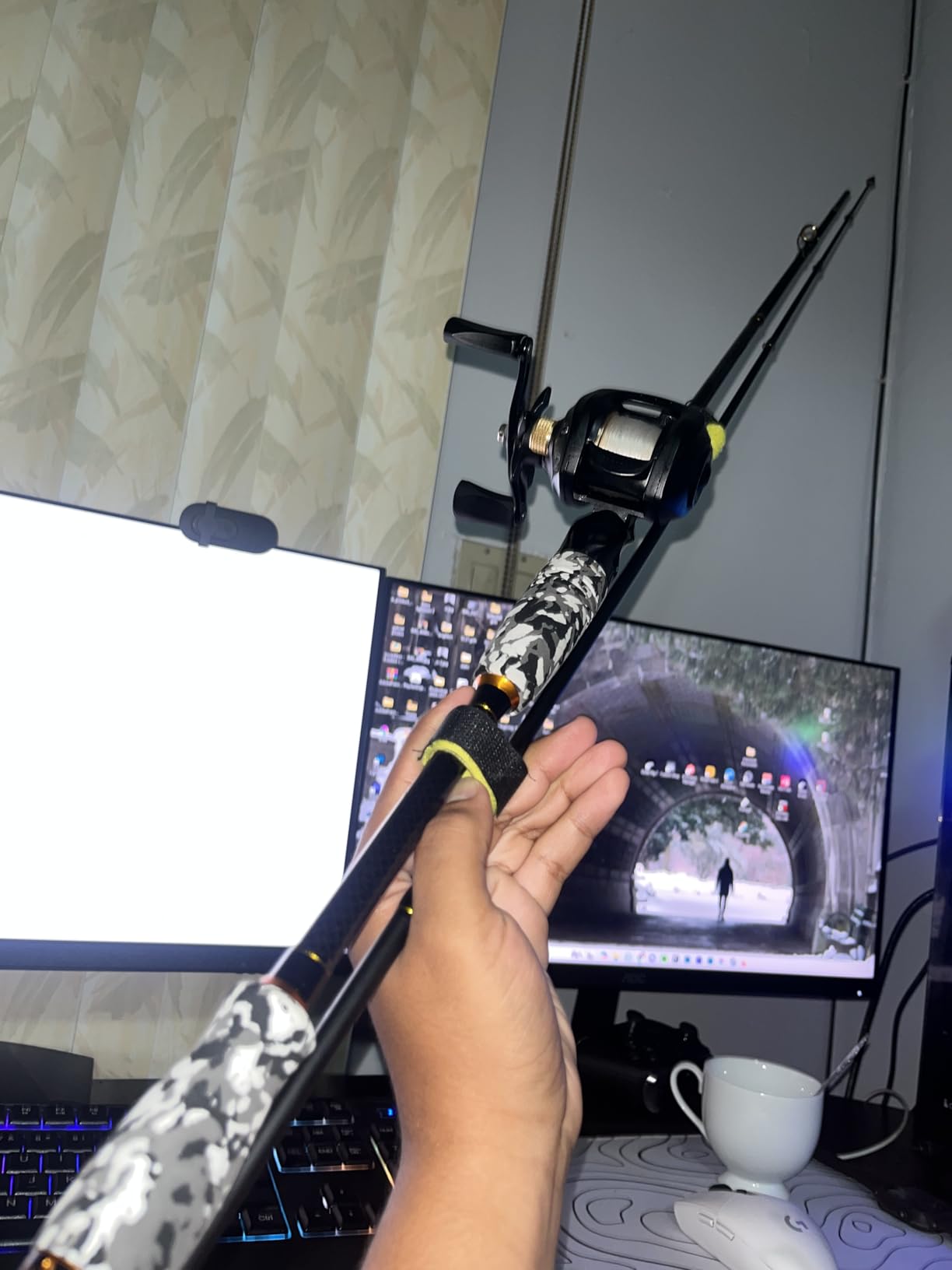 E Series - Camo Legend 2-Piece 7-Feet Casting Rod 24 Ton Carbon Fiber Baitcasting with 2 Tips - Medium and Medium Heavy Portable Bass Fishing Rod Baitcaster customer photo 2