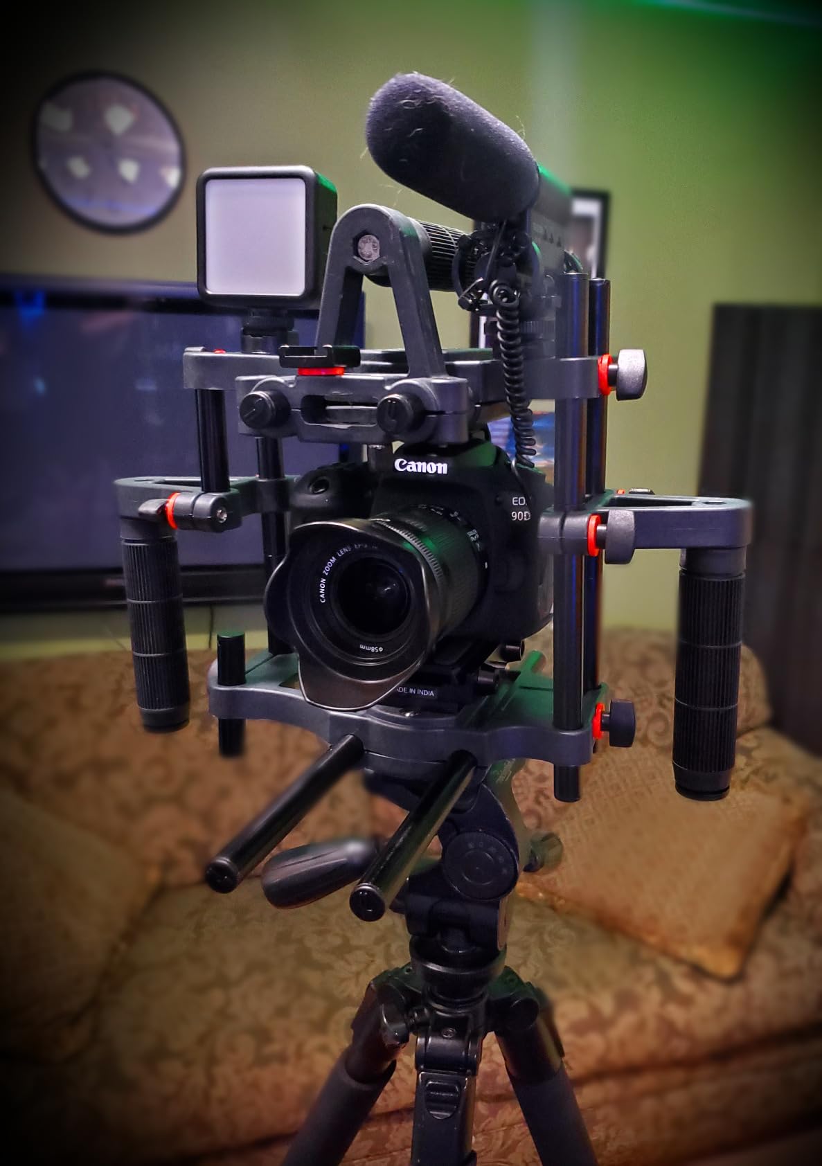 FC-CTH Power Camera Cage with Top Handle, Side Grips & 15mm Rods, Quick-release baseplate with cold shoe mount for DSLR cameras up to 17.4 x 16.4 cm customer photo 2