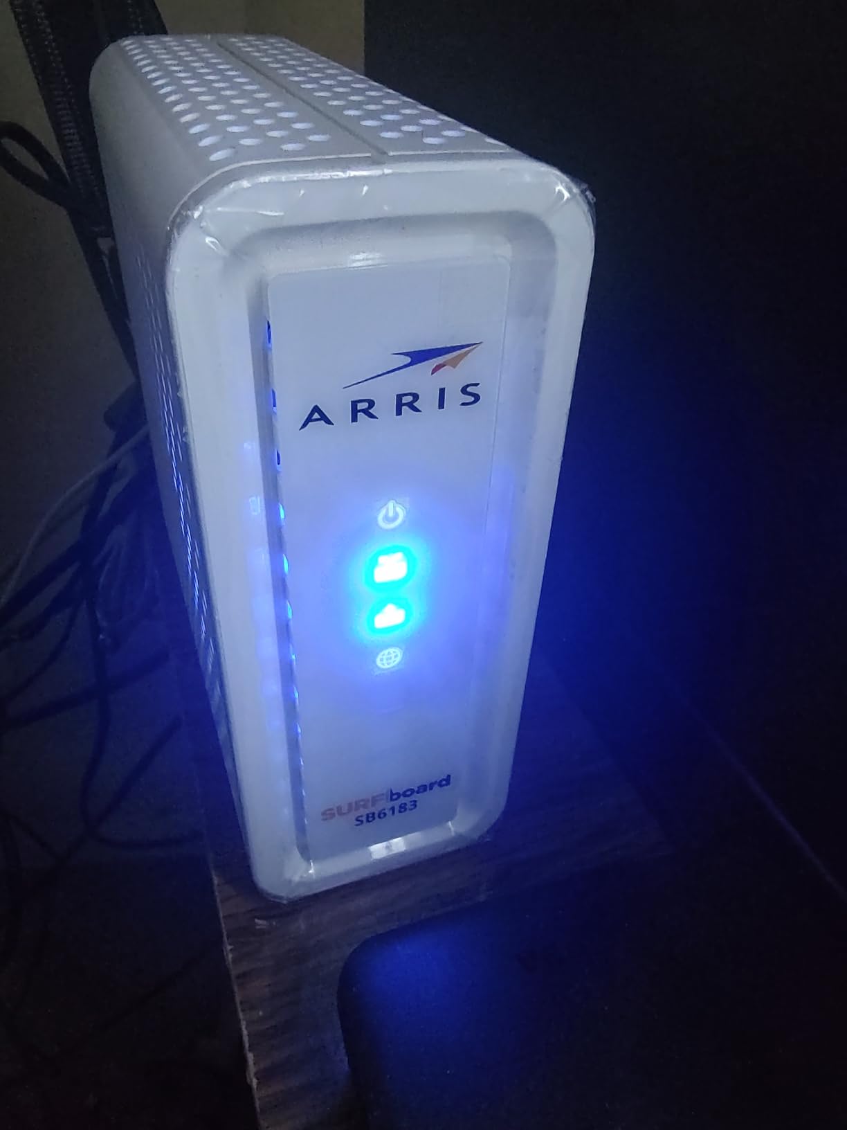 ARRIS (SB6183) Cable Modem - DOCSIS 3.0 16x4 Gigabit, 1 Gbps Port, 400 Mbps Max Internet Speed, 2 Year Warranty customer photo 1