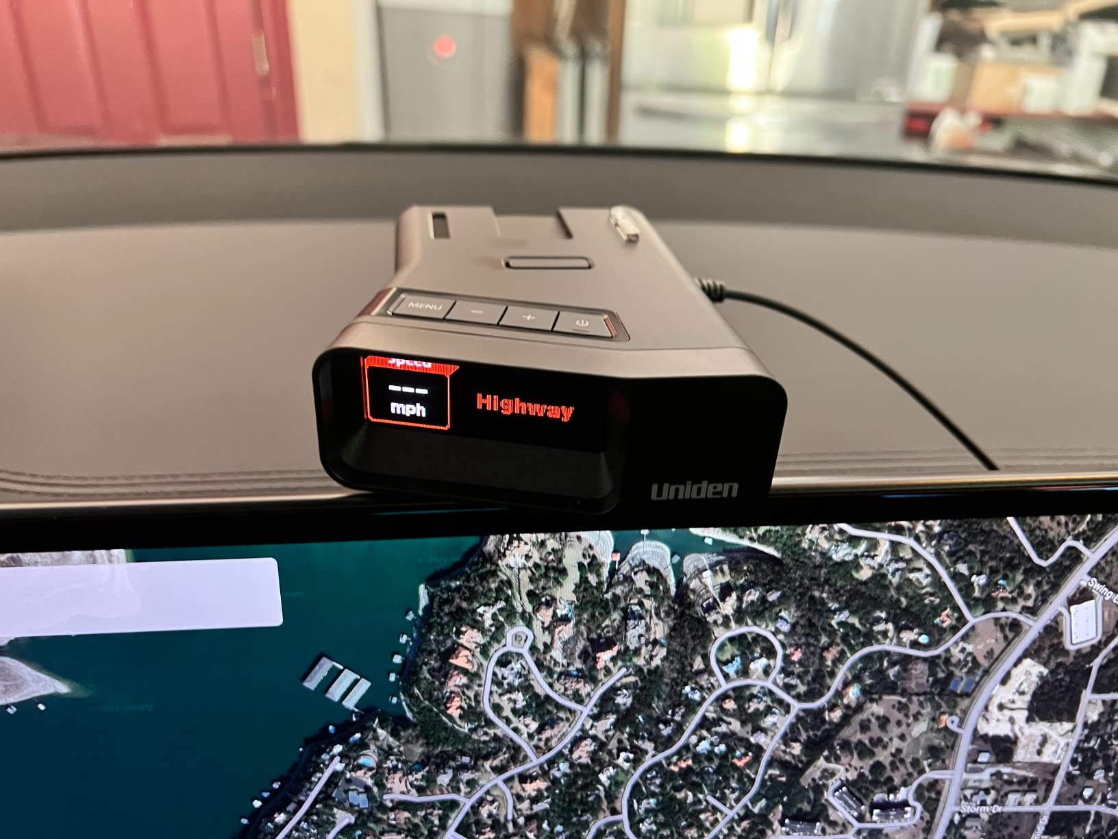 Uniden R7 Extreme Long-Range Laser-Radar Detector, Built-in GPS w/ Real-Time Alerts, Dual-Antennas Front & Rear w/Directional Arrows, Voice Alerts, Red Light Camera and Speed Camera Alerts customer photo 2