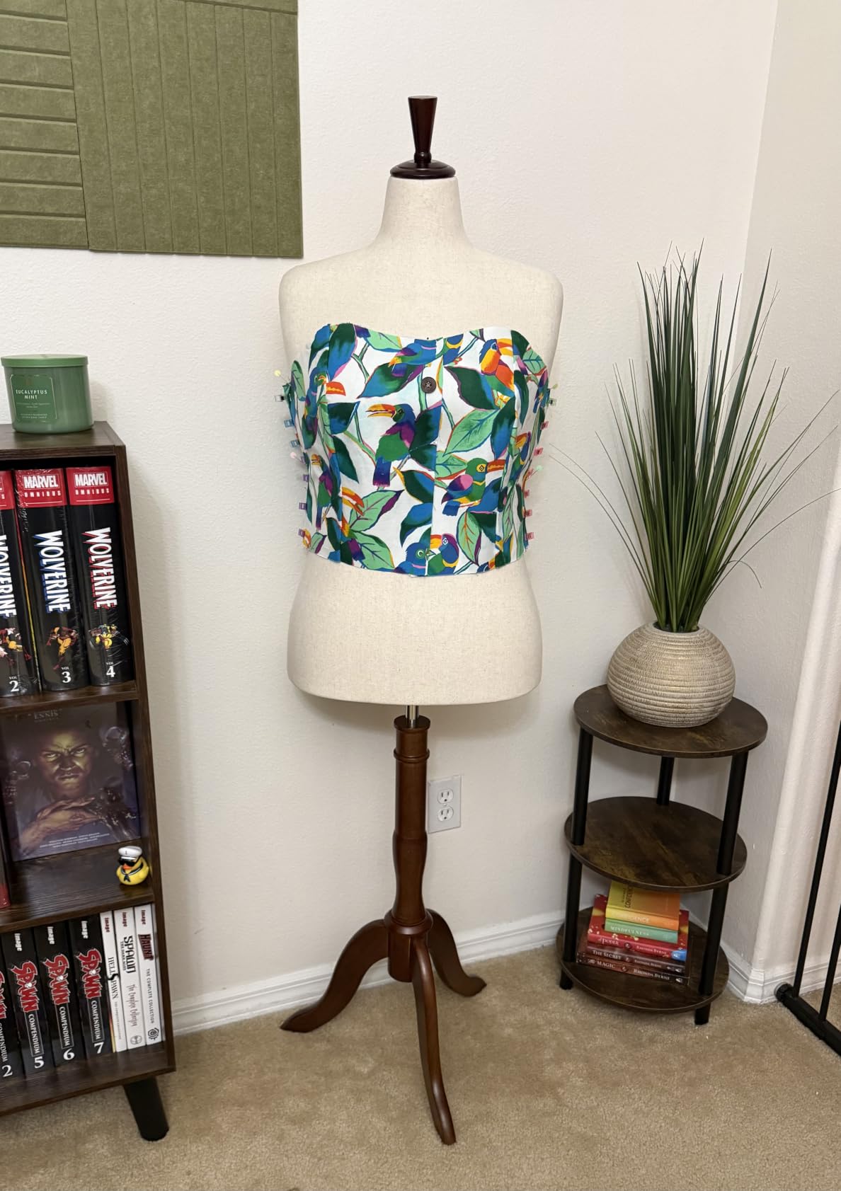 Bonnlo Upgraded Female Dress Form, Mannequin Torso Body with Adjustable Rubber Wood Stand for Dress Jewelry Display (White, 2-4) customer photo 1