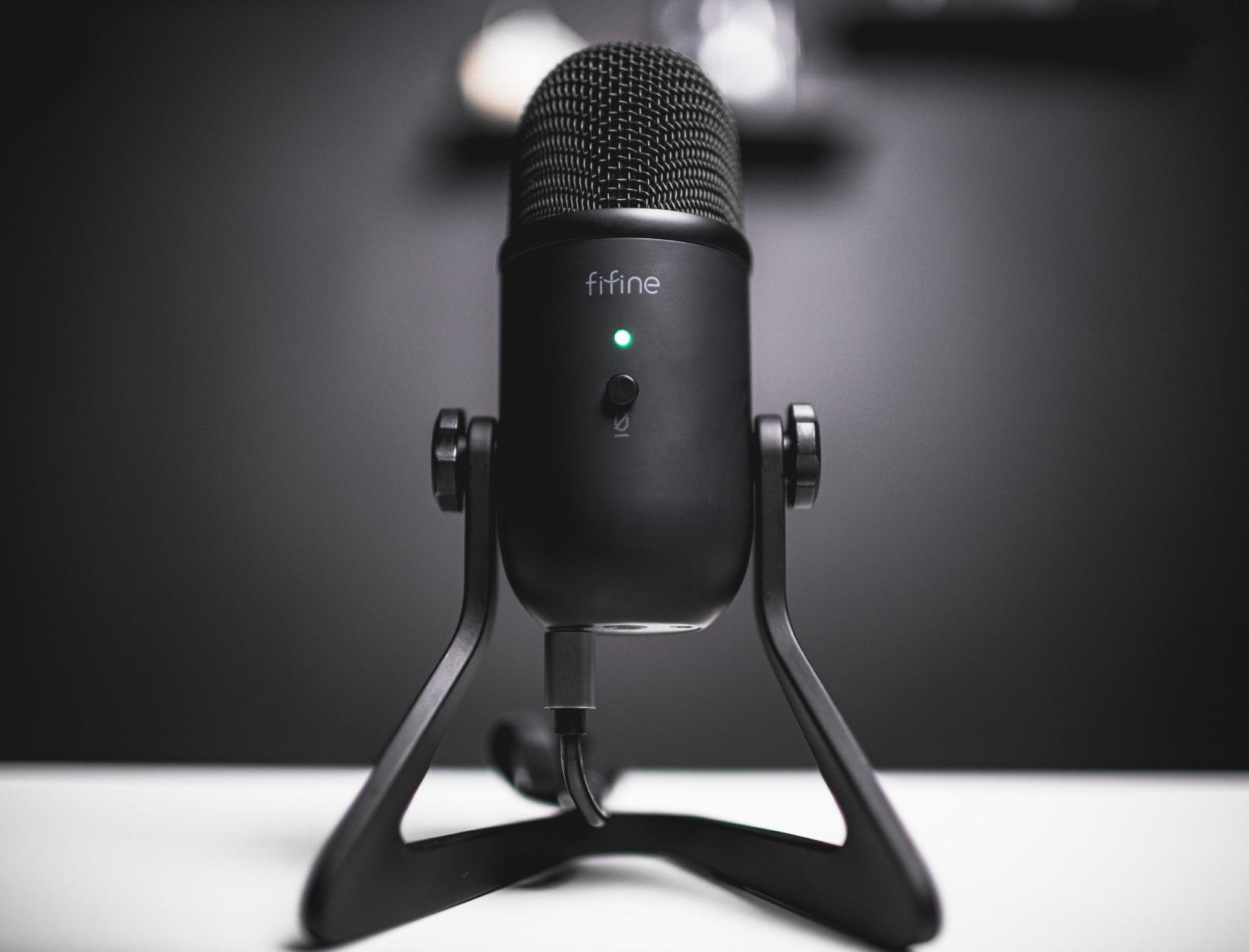 FIFINE USB Podcast Microphone for Recording Streaming, Condenser Computer Gaming Mic for PC Mac, Headphone Output&Volume Control, Mic Gain Control, Mute Button for Vocal, YouTube (K678) customer photo 1