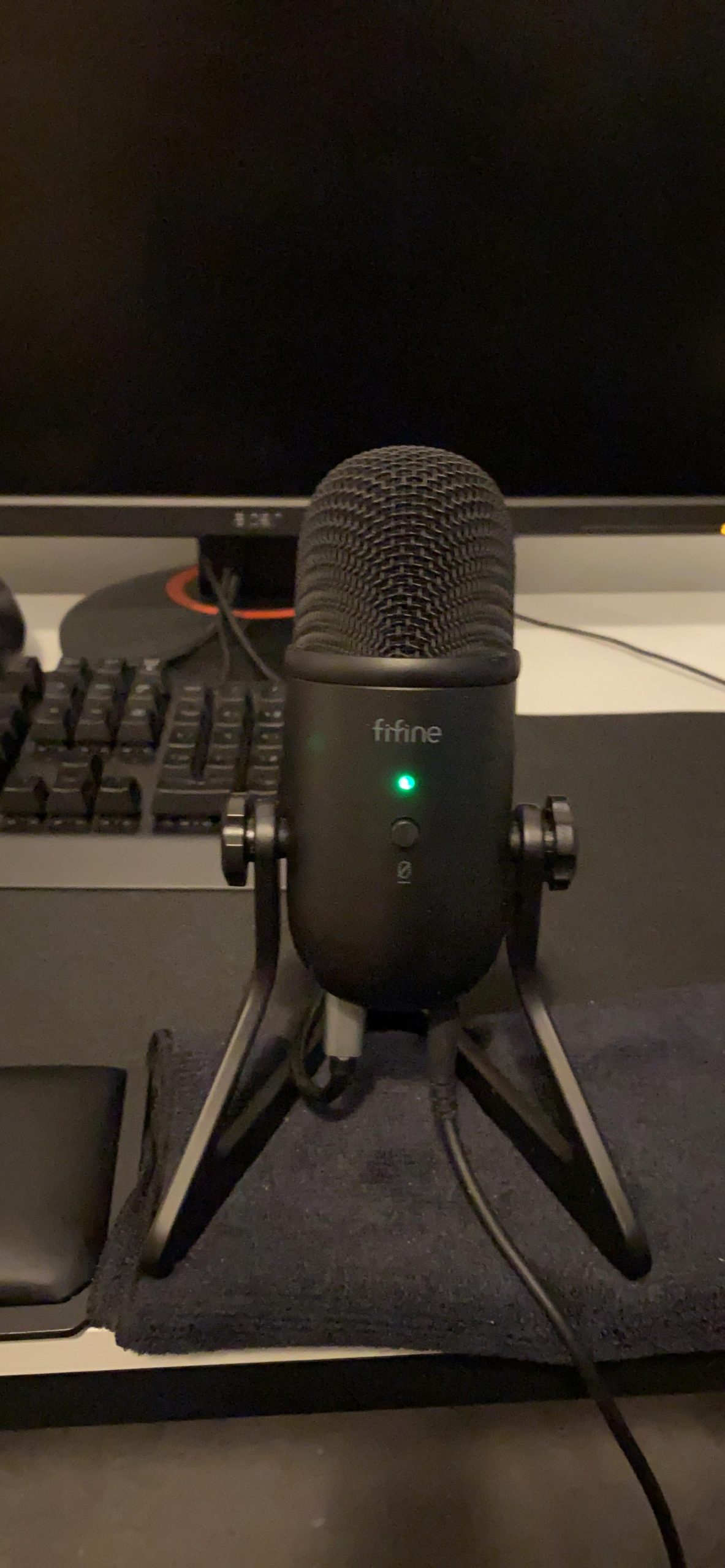 FIFINE USB Podcast Microphone for Recording Streaming, Condenser Computer Gaming Mic for PC Mac, Headphone Output&Volume Control, Mic Gain Control, Mute Button for Vocal, YouTube (K678) customer photo 2