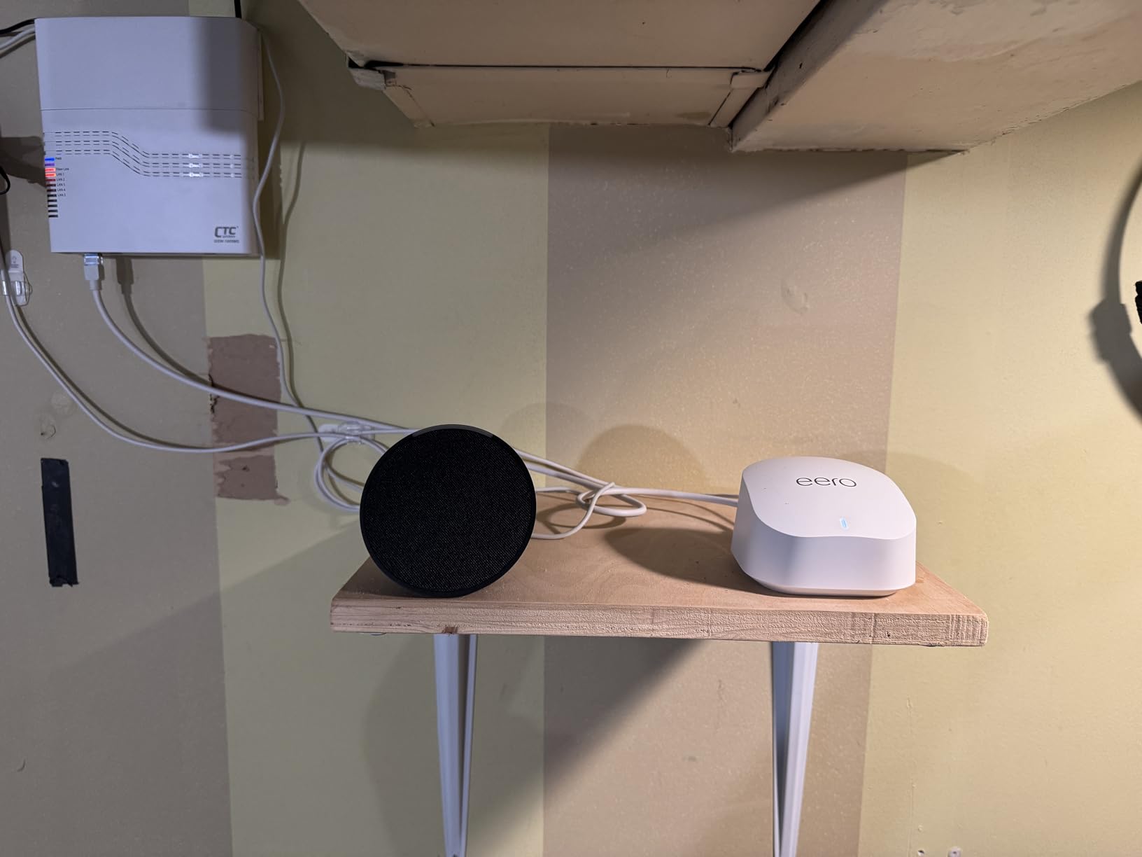 Amazon eero 6 mesh wifi system - Supports internet plans up to 500 Mbps, Coverage up to 4,500 sq. ft., Connect 75+ devices, 3-pack (1 router + 2 extenders) customer photo 2