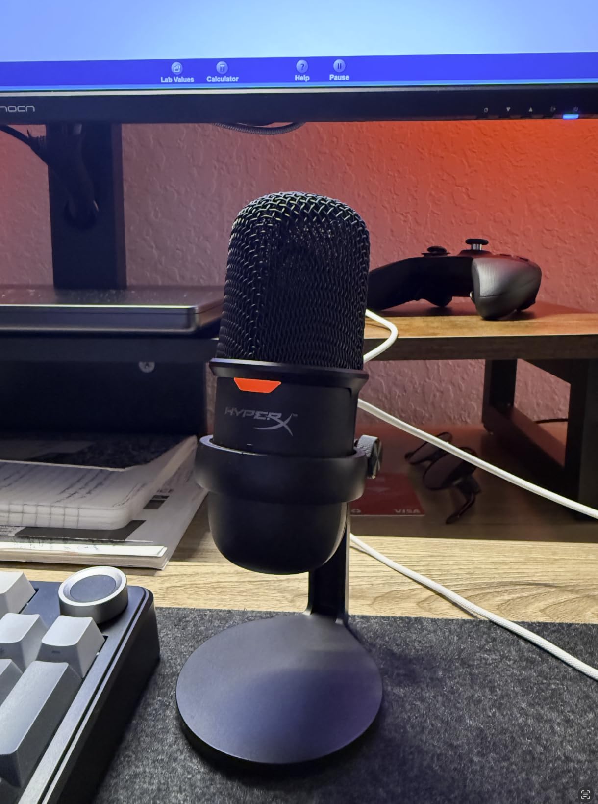 HyperX SoloCast - USB Condenser Gaming Microphone, for PC, PS4, PS5 and Mac, Tap-to-Mute Sensor, Cardioid Polar Pattern, great for Streaming, Podcasts, Twitch, YouTube, Discord, Black customer photo 2