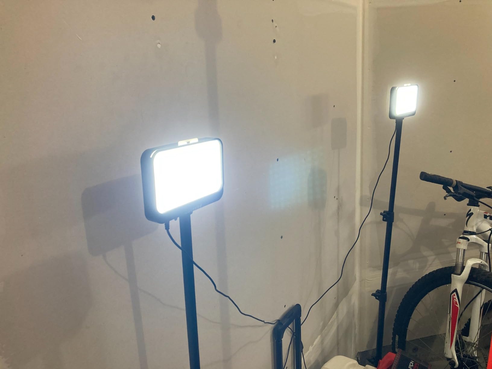 UBeesize LED Video Light Kit, 2Pcs Dimmable Continuous Portable Photography Lighting with Adjustable Tripod Stand & 5 Color Filters customer photo 1