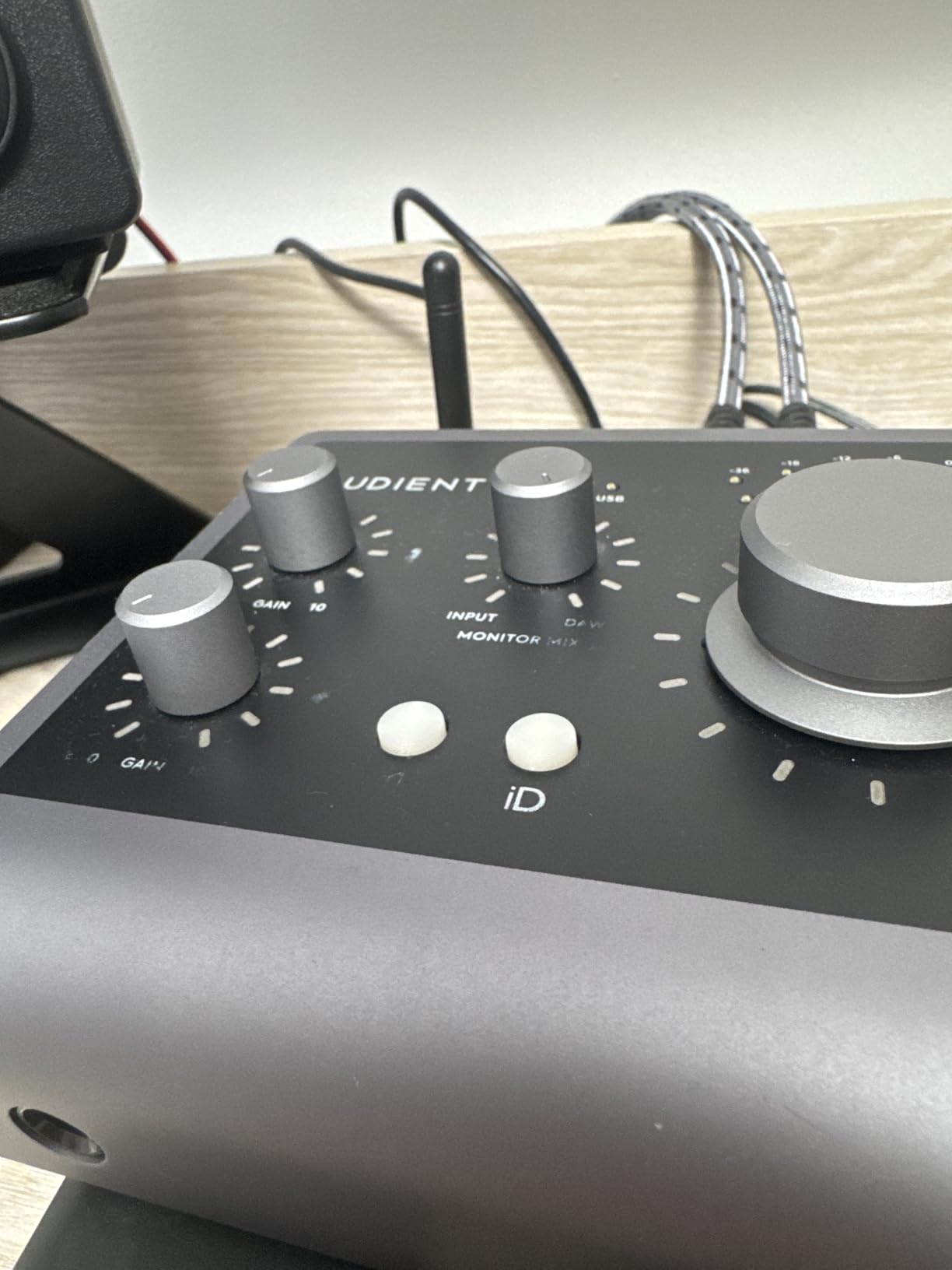 Audient iD4 MKII Audio Interface, Class A Console Microphone Preamp (High Speed USB-C, Monitor Mix and Monitor Panning Function, 2 Headphone Outputs, Mac/PC/iOS Compatible) customer photo 1