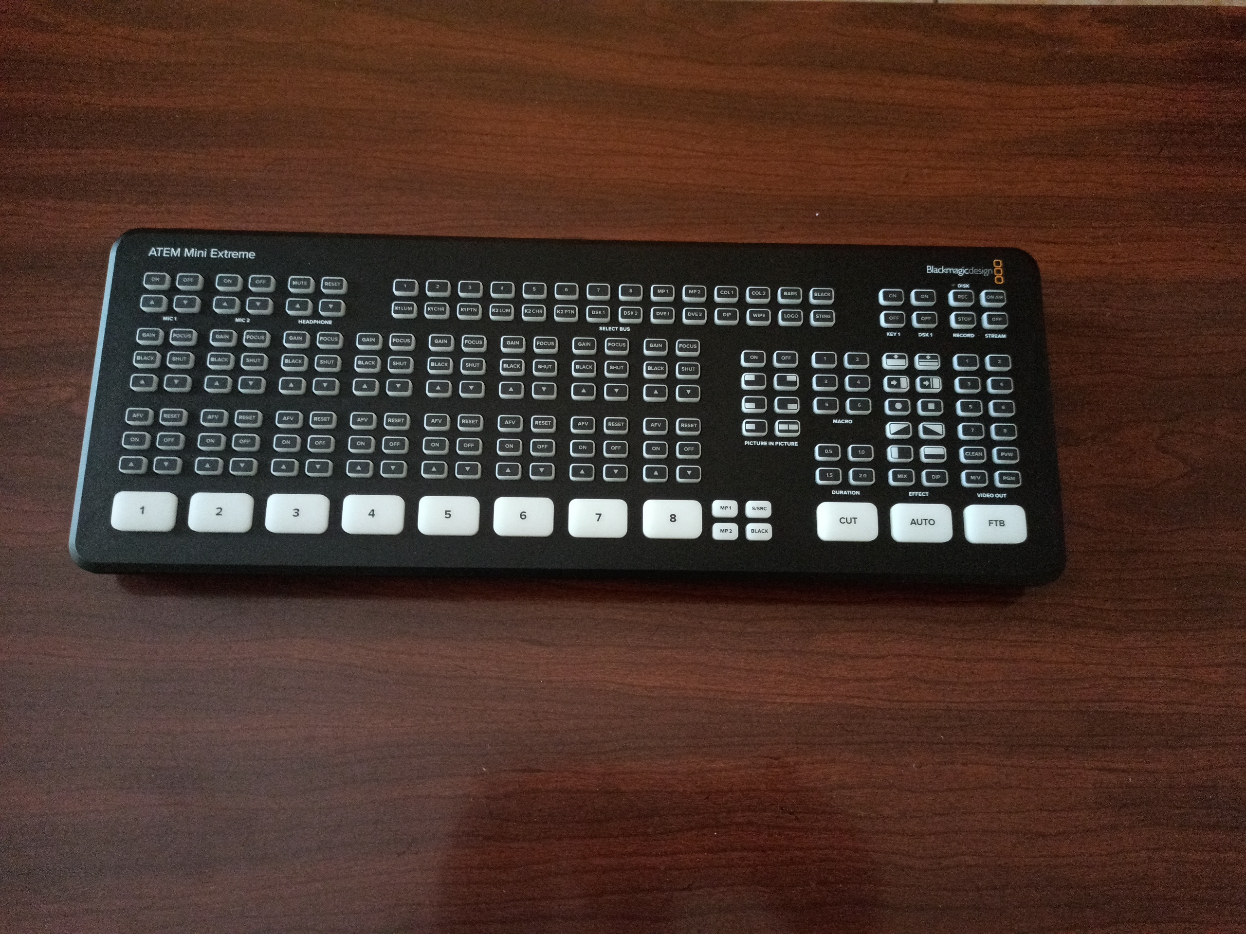 Blackmagic Design ATEM Mini Extreme HDMI Live Stream Switcher (SWATEMMINICEXT) customer photo 2