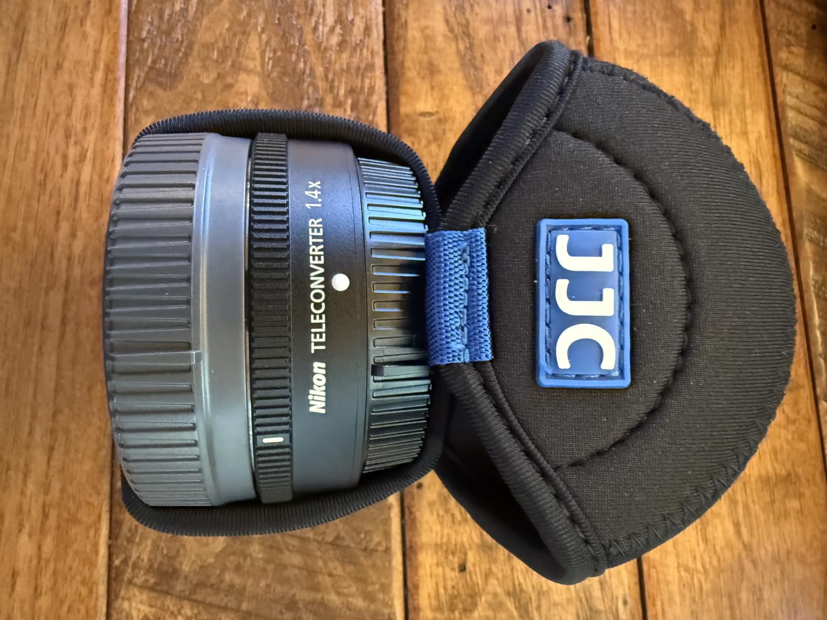 JJC Small Neoprene Camera Lens Pouch Case, Fits Lens up to 2.6 x 3.1 inches | Water-Resistant, Fold Over Closure, Compatible with Canon RF 50mm f/1.8, Sony FE 55mm f/1.8, Sigma 56mm f/1.4 customer photo 2