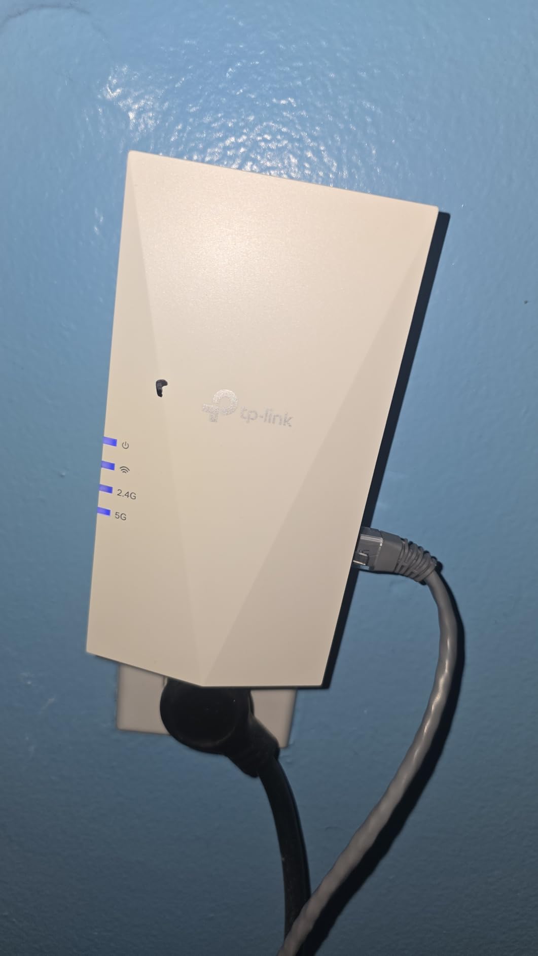 TP-Link AX1500 WiFi Extender Internet Booster(RE500X), WiFi 6 Range Extender Covers up to 1500 sq.ft and 25 Devices,Dual Band, AP Mode w/Gigabit Port, APP Setup, OneMesh Compatible customer photo 1