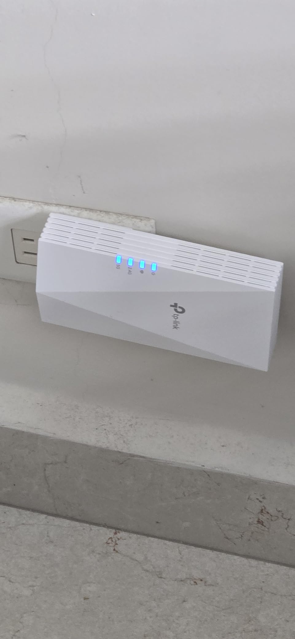 TP-Link AX1500 WiFi Extender Internet Booster(RE500X), WiFi 6 Range Extender Covers up to 1500 sq.ft and 25 Devices,Dual Band, AP Mode w/Gigabit Port, APP Setup, OneMesh Compatible customer photo 2
