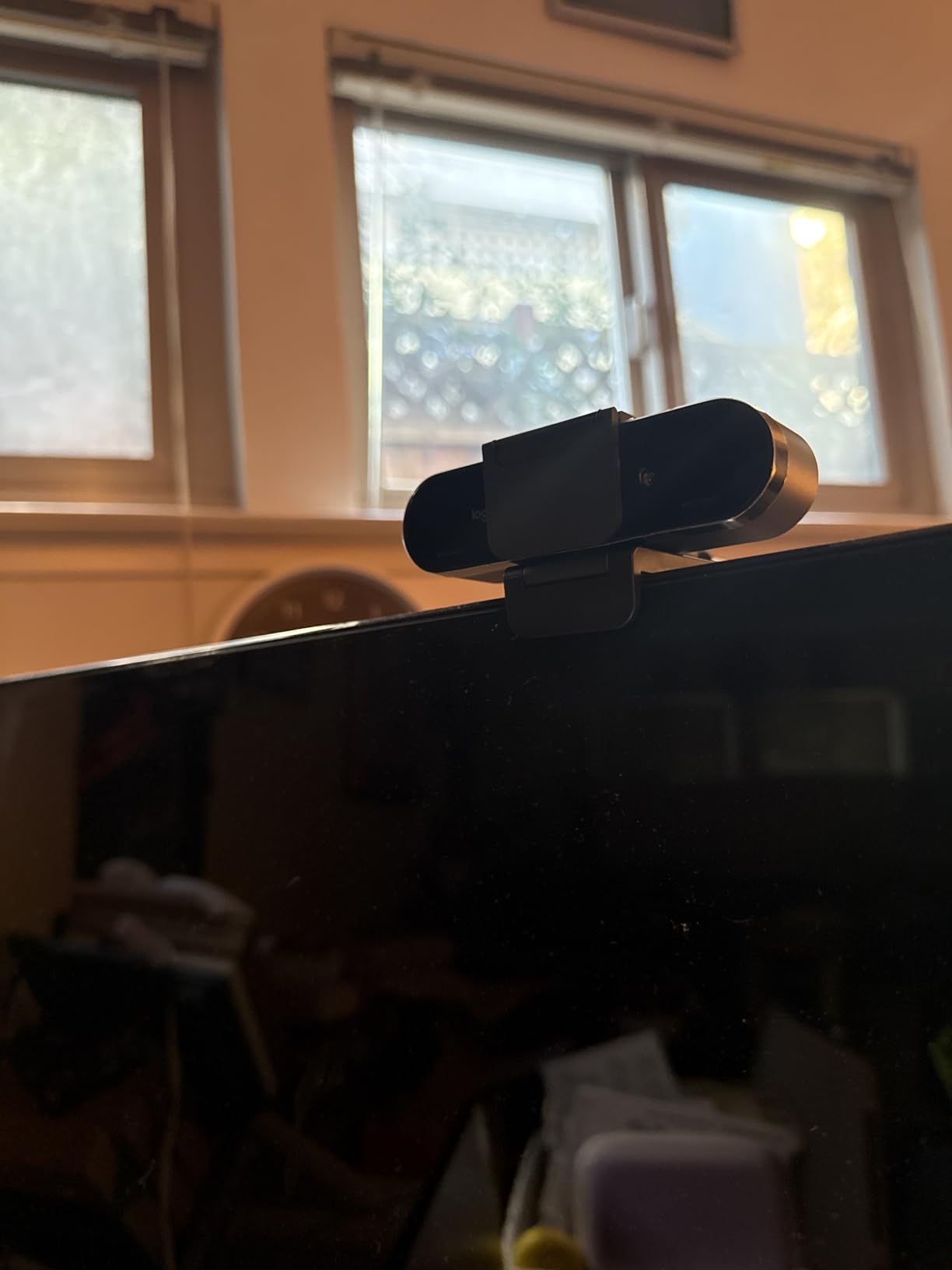 Logitech Brio 4K Webcam, Video Calling, Noise-Cancelling mic, HD Auto Light Correction, Wide Field of View, Windows Hello, Works with Teams, Zoom, Google Meet, PC/Mac/Laptop customer photo 1