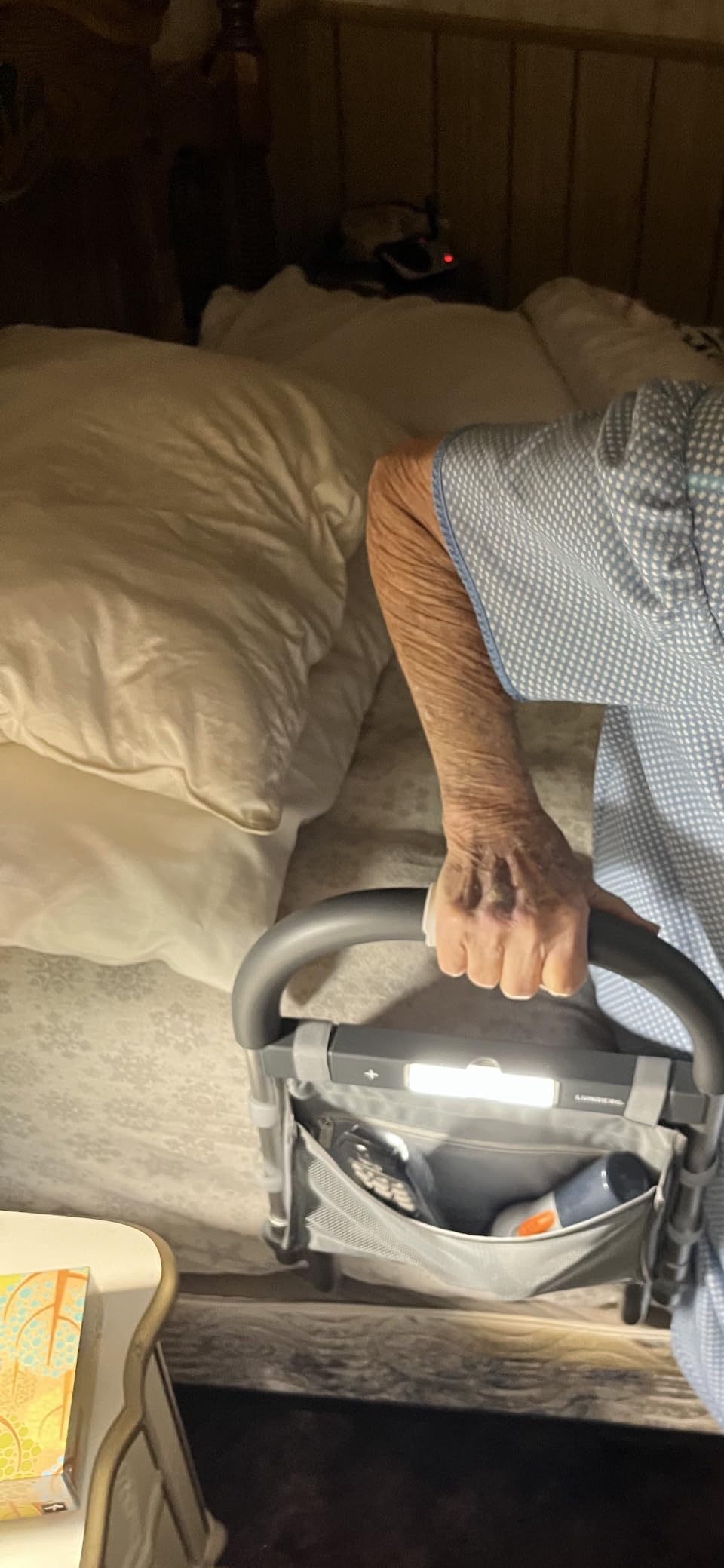 Lunderg Bed Assist Rail for Seniors with Motion Light & Non-Slip Grab Bar customer photo 2