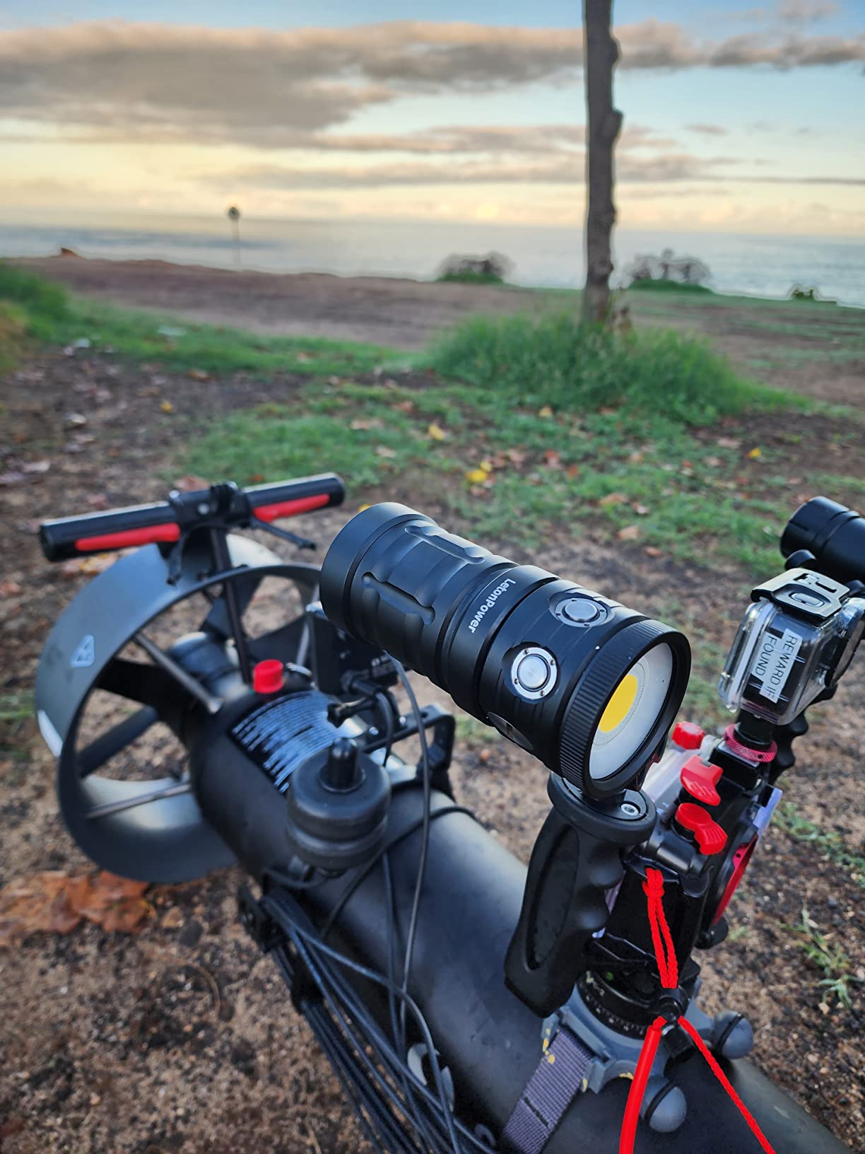Dive Light, LetonPower TS S 10000Lumens 100m Underwater Video Light, Diving Flashlight, Waterproof Flashlight with Type-C Charging for Professional Under Water Sports customer photo 1