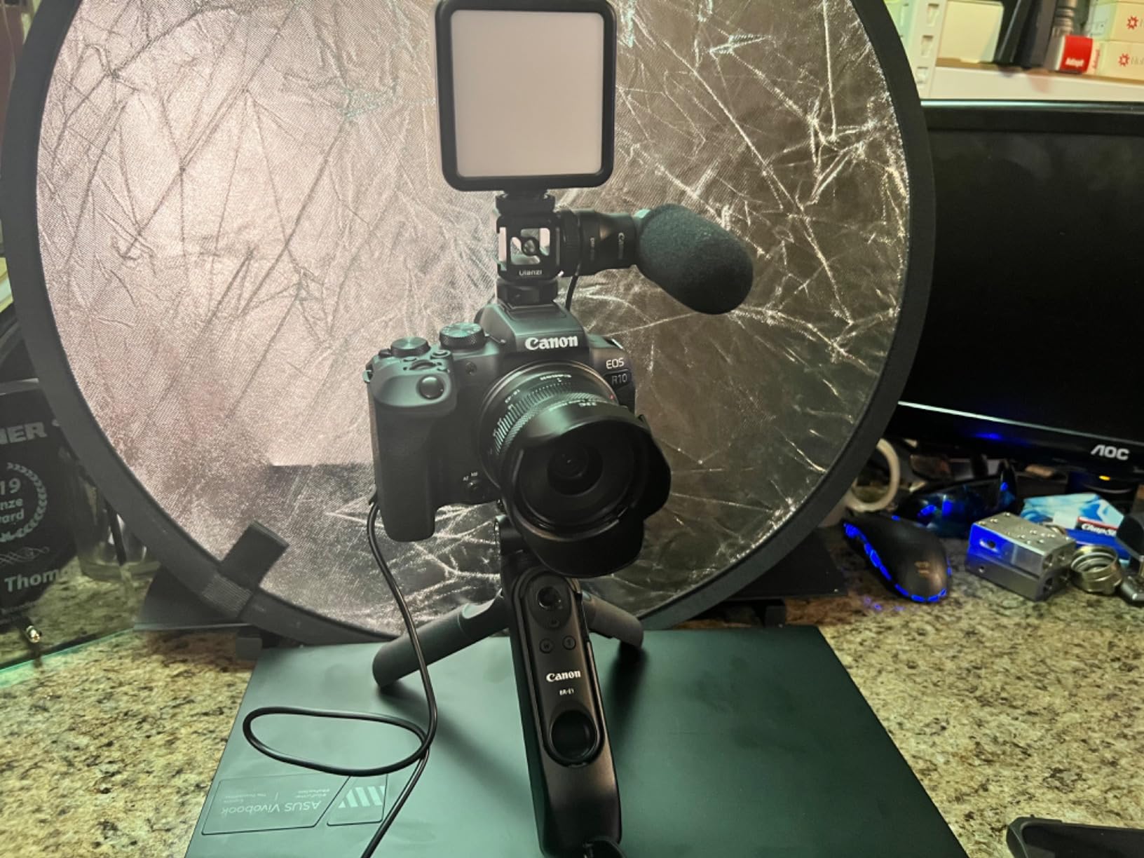 Canon EOS R10 Content Creator Kit, Mirrorless Vlogging Camera with RF-S18-45mm F4.5-6.3 is STM Lens, Tripod and Stereo Microphone, 24.2 Megapixel CMOS (APS-C) Sensor, 4K Video customer photo 2