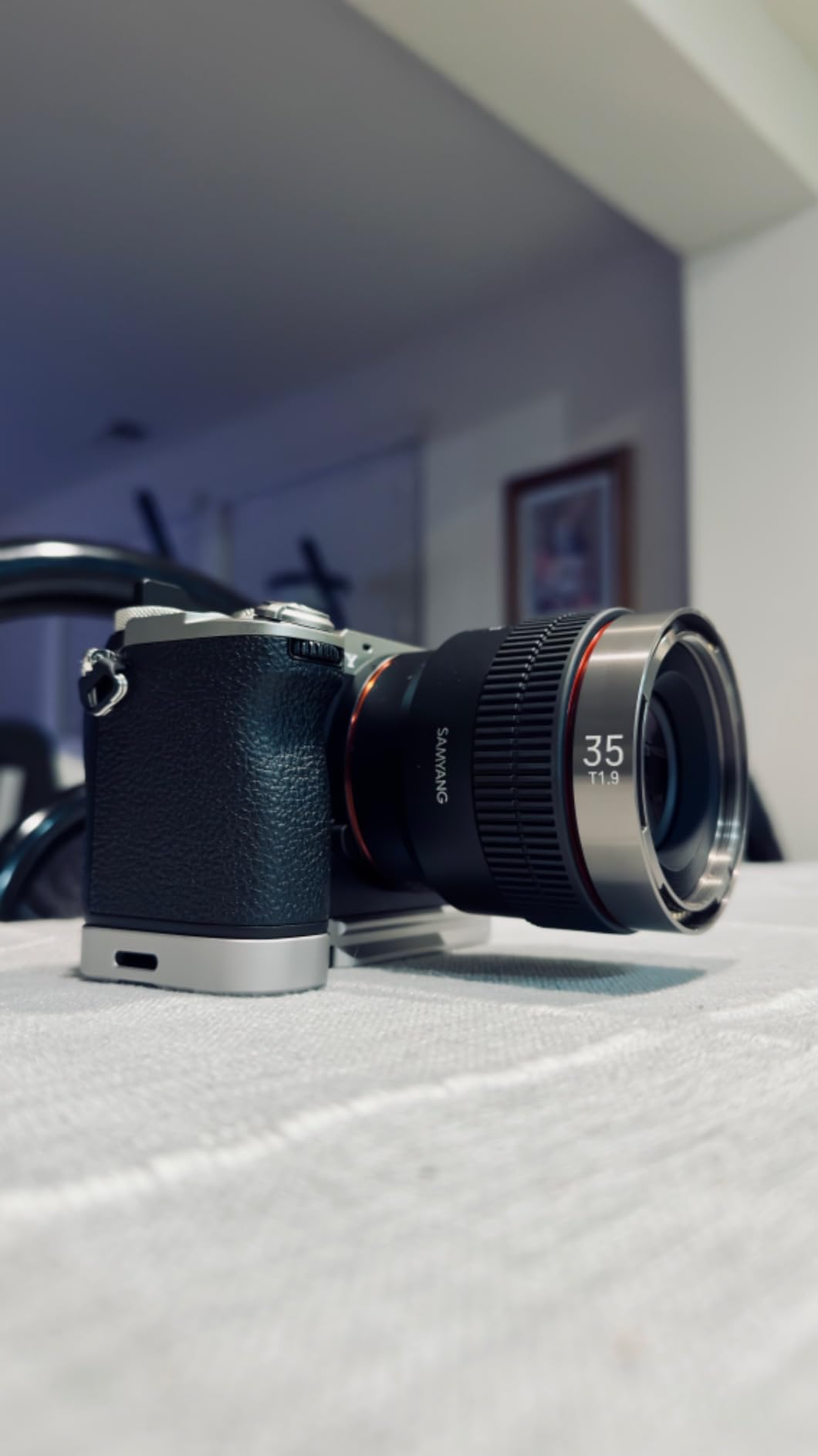 Samyang Cine AF 35mm T1.9 Full Frame Lens for Sony E - Auto Focus, 8K-Ready, Tally Lamp, Focus Save, Lightweight 280g, Unified Form Factor, Custom Switch, Weather Sealed, Smooth Focus, Compact Build customer photo 2