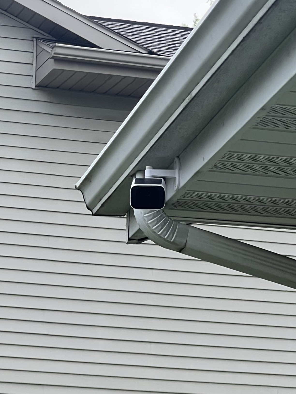 eufy Security SoloCam S220, Solar Security Camera, Wireless Camera Outdoor customer photo 2