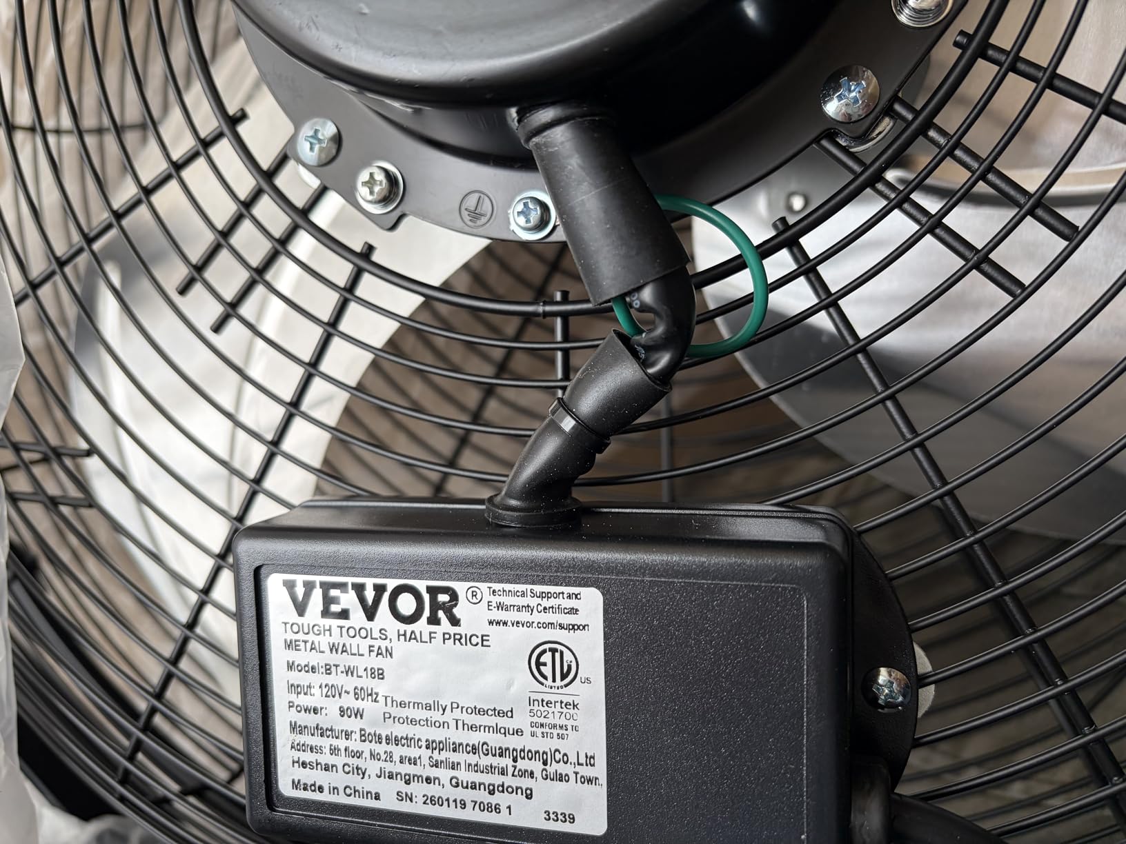VEVOR 30 Inch Wall-Mount Misting Fan 3-speed IP44 Waterproof Oscillating customer photo 2