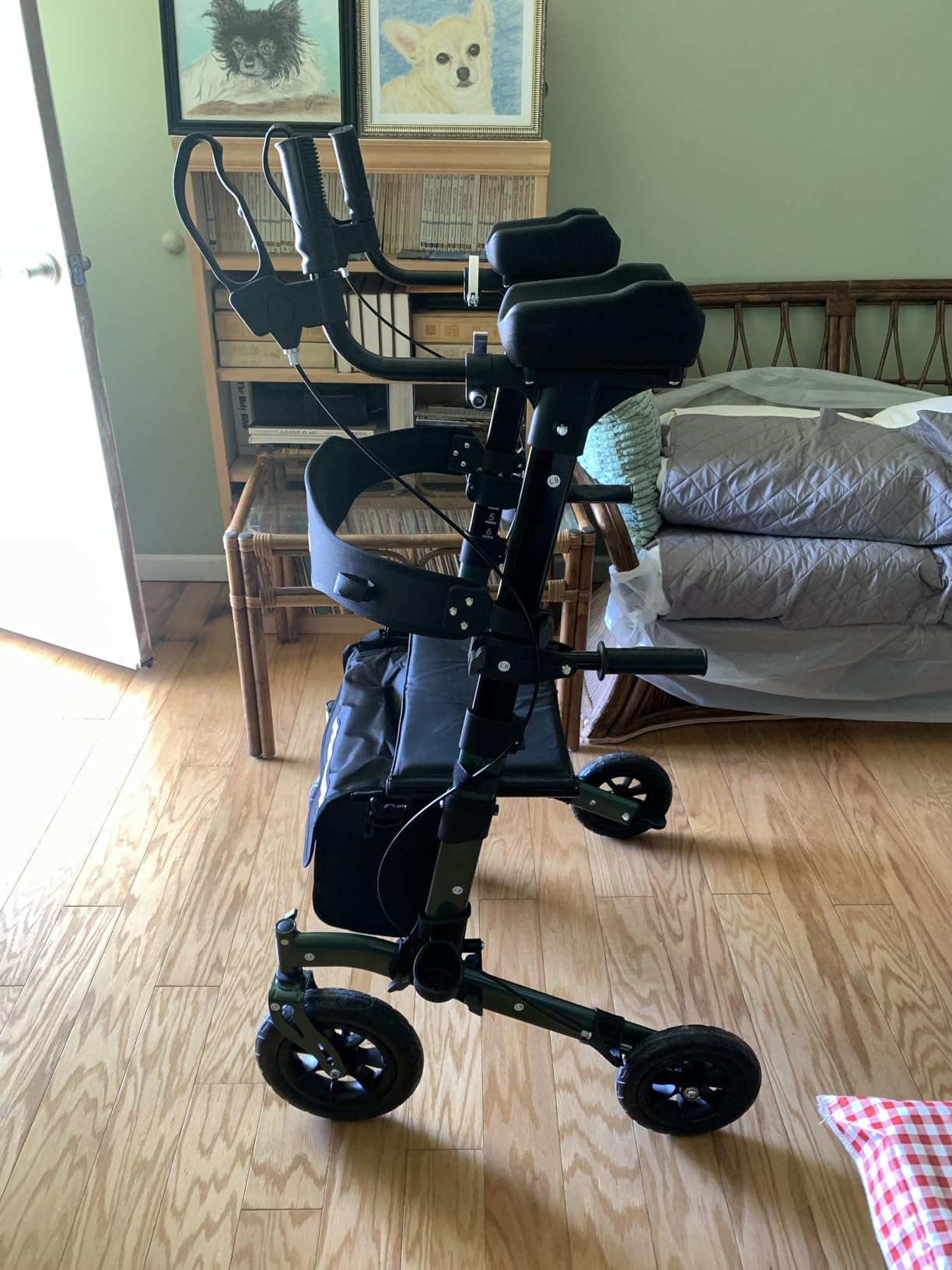 Helavo Upright Walker with Seat, Foldable Stand Up Walker with Rubber Tires customer photo 2