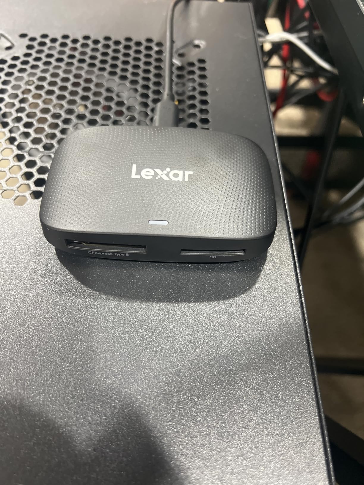 Lexar Professional CFexpress Type B / SD USB 3.2 Gen 2 Reader, Transfer Speeds Up To 10Gbps (LRW520U-RNBNG) customer photo 1