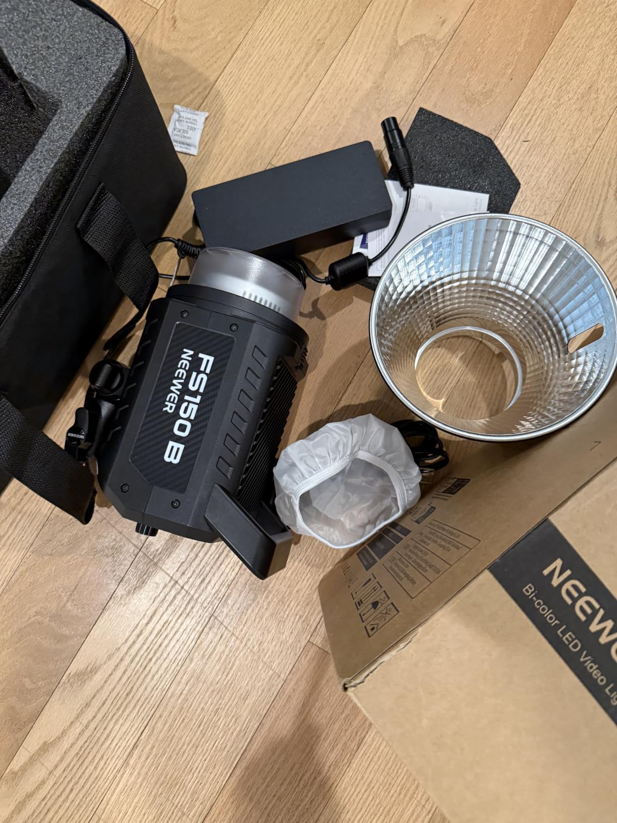 NEEWER FS150B LED Video Light, 130W Bi-Color COB Silent Continuous Output Lighting, 2.4G/APP Control, 72000lux/1m, 2700K-6500K, CRI 97+, 12 Effects, Bowens Mount customer photo 2