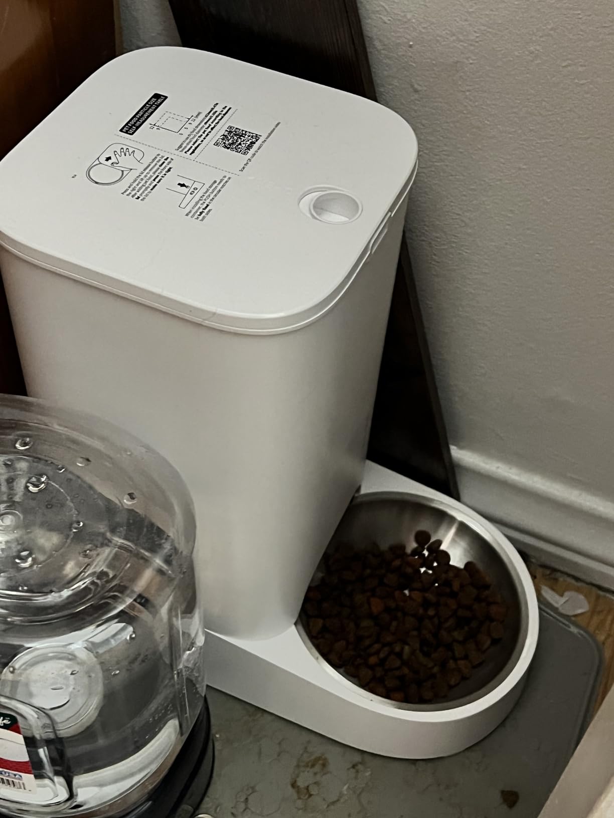 PETKIT Automatic Cat Feeder, 2.4G WiFi Automatic Dog Feeder, App Control Pet Food Dispenser with Triple Fresh-Lock System, Up to 10 Meals Per Day, Schedule Feeding, Food Shortage Alert, 3L Capacity customer photo 1