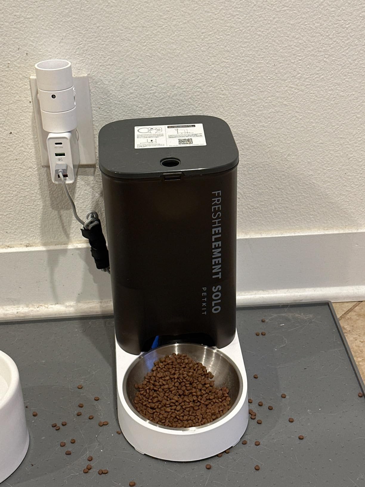 PETKIT Automatic Cat Feeder, 2.4G WiFi Automatic Dog Feeder, App Control Pet Food Dispenser with Triple Fresh-Lock System, Up to 10 Meals Per Day, Schedule Feeding, Food Shortage Alert, 3L Capacity customer photo 2