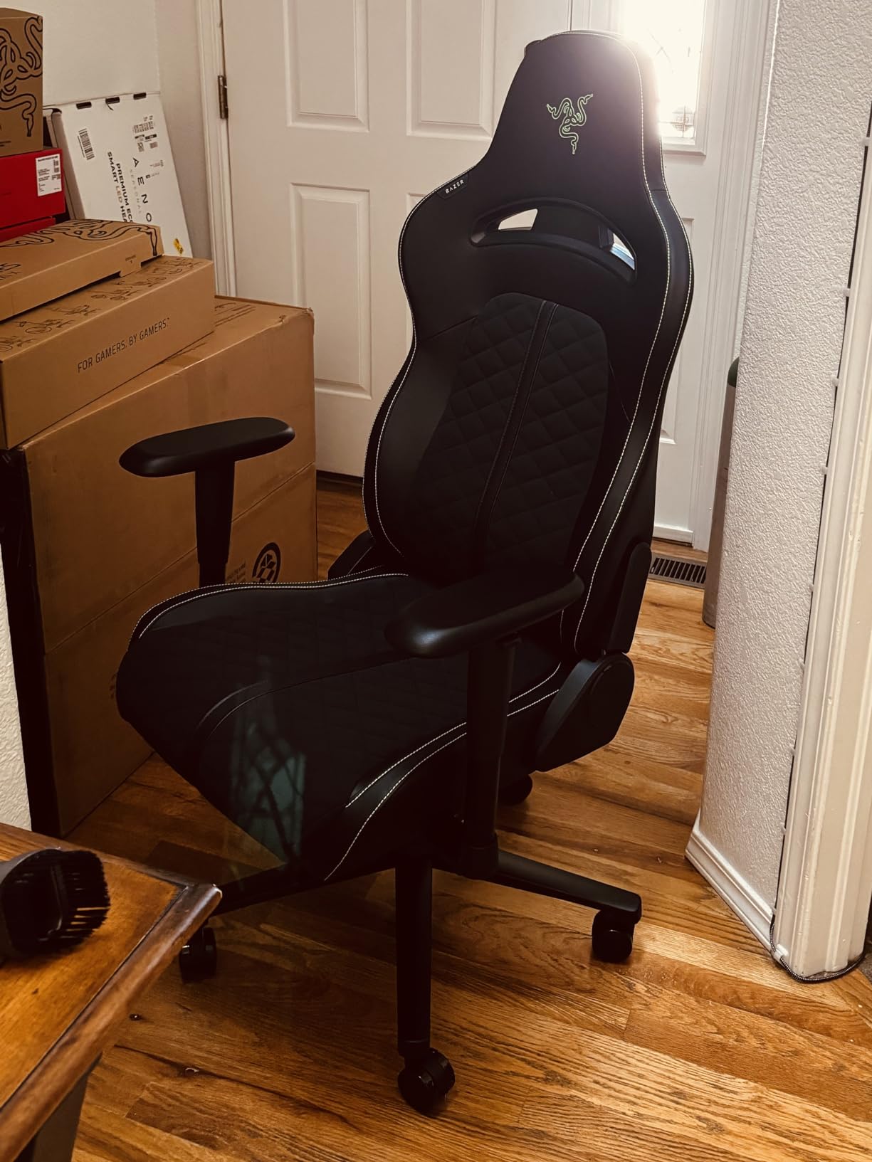 Razer Enki X Essential Gaming Chair: All-Day Comfort - Built-in Lumbar Arch - Optimized Cushion Density - Dual-Textured, Eco-Friendly Synthetic Leather - Adjustable 152-degree Recline - Black customer photo 1