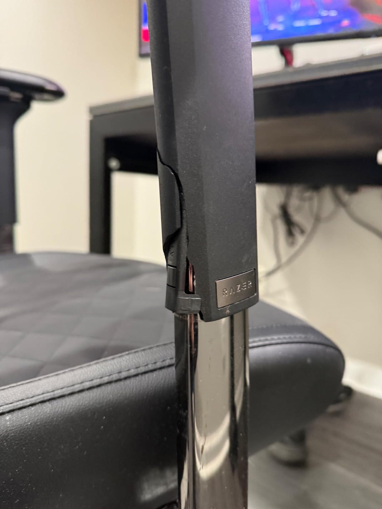 Razer Enki Gaming Chair, Built-in Lumbar Arch, All-Day Comfort, Black/Green | Optimized Cushion Density, Dual-Textured, Eco-Friendly Synthetic Leather, Adjustable 152-degree Recline customer photo 2
