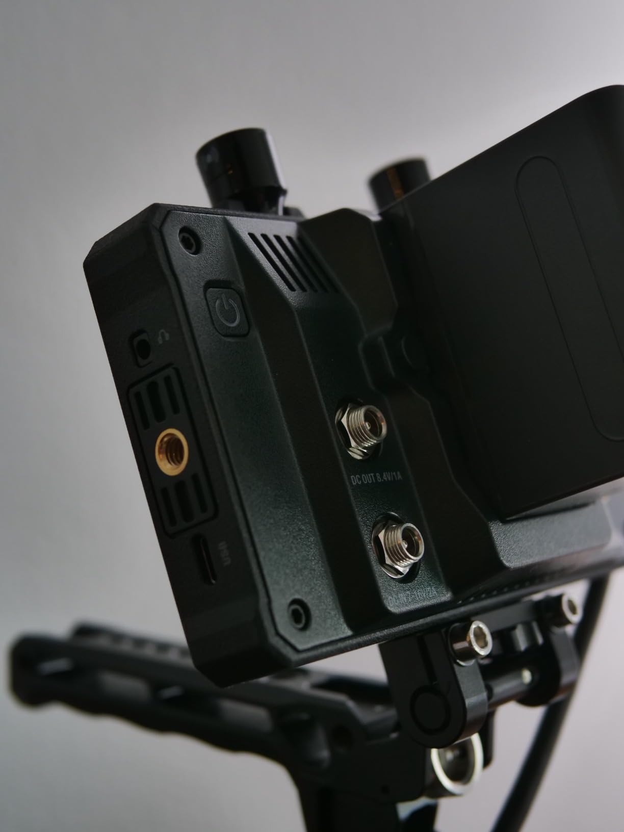 Hollyland Mars M1 Enhanced Wireless Transmitter & Receiver & Monitor, 3-in-1, SDI/HDMI Wireless Video Transmission System with 450ft Range and 0.08s Ultra-Low Latency, Solo Kit customer photo 2