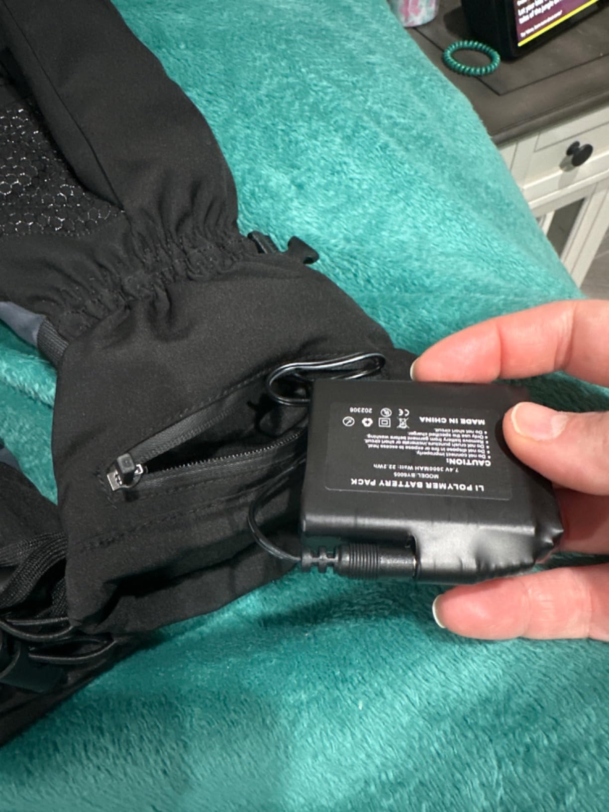 Rechargeable Heated Gloves for Men Women Hand Warmers Winter Ski Gloves customer photo 2